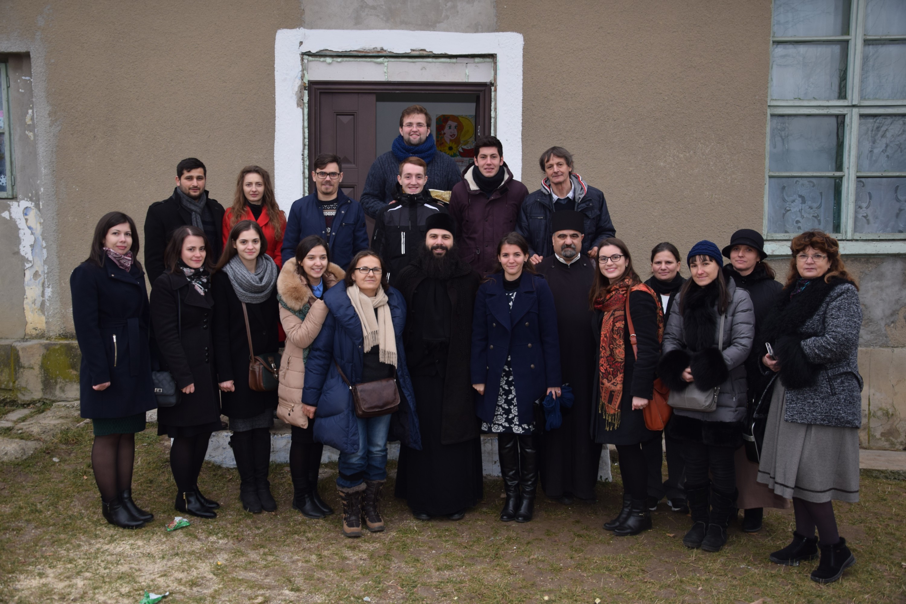 Proiectele Colegiului „Sfântul Nicolae” în Piscu Rusului: renovarea școlii și încălțăminte de iarnă pentru 43 de copii