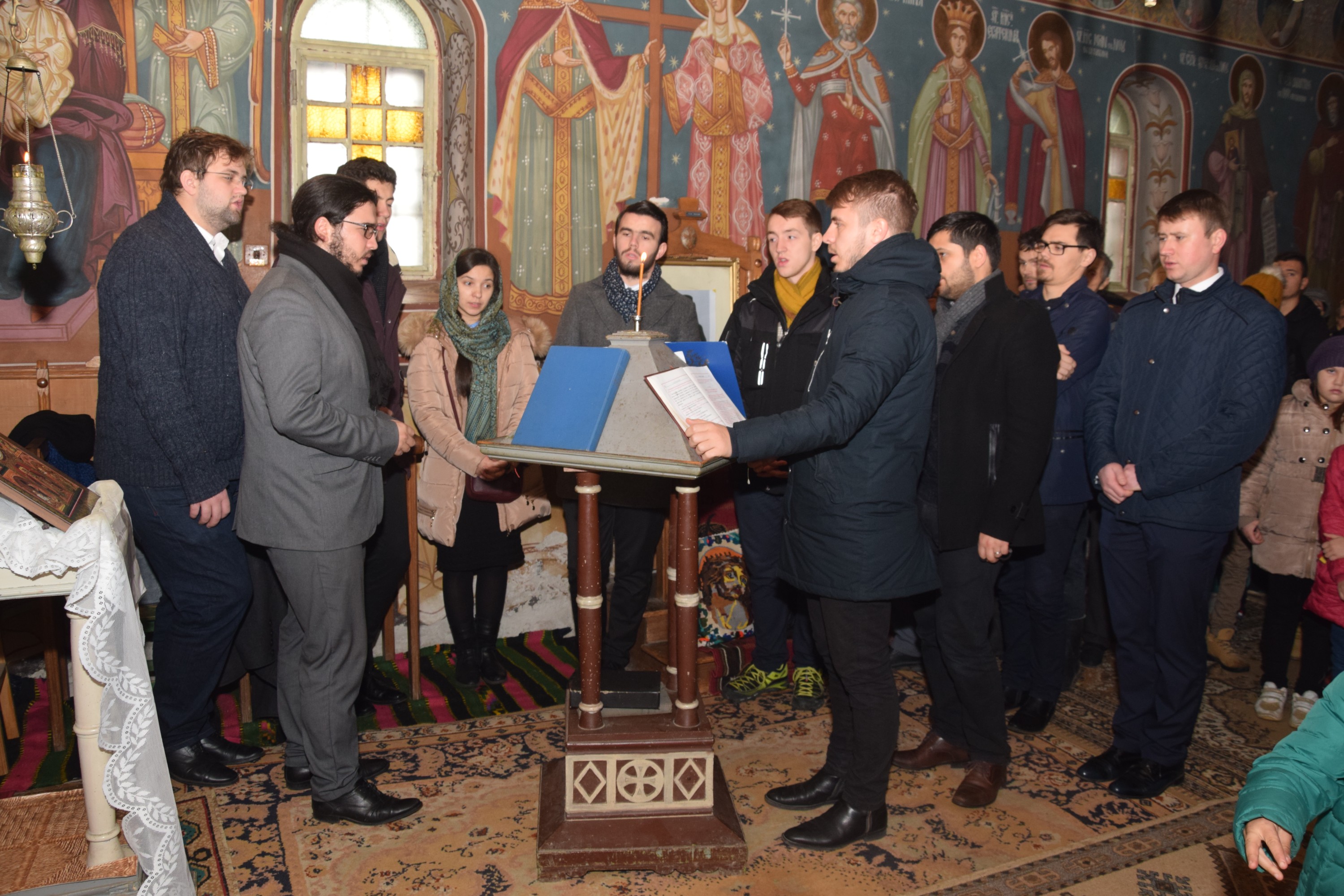 Proiectele Colegiului „Sfântul Nicolae” în Piscu Rusului: renovarea școlii și încălțăminte de iarnă pentru 43 de copii