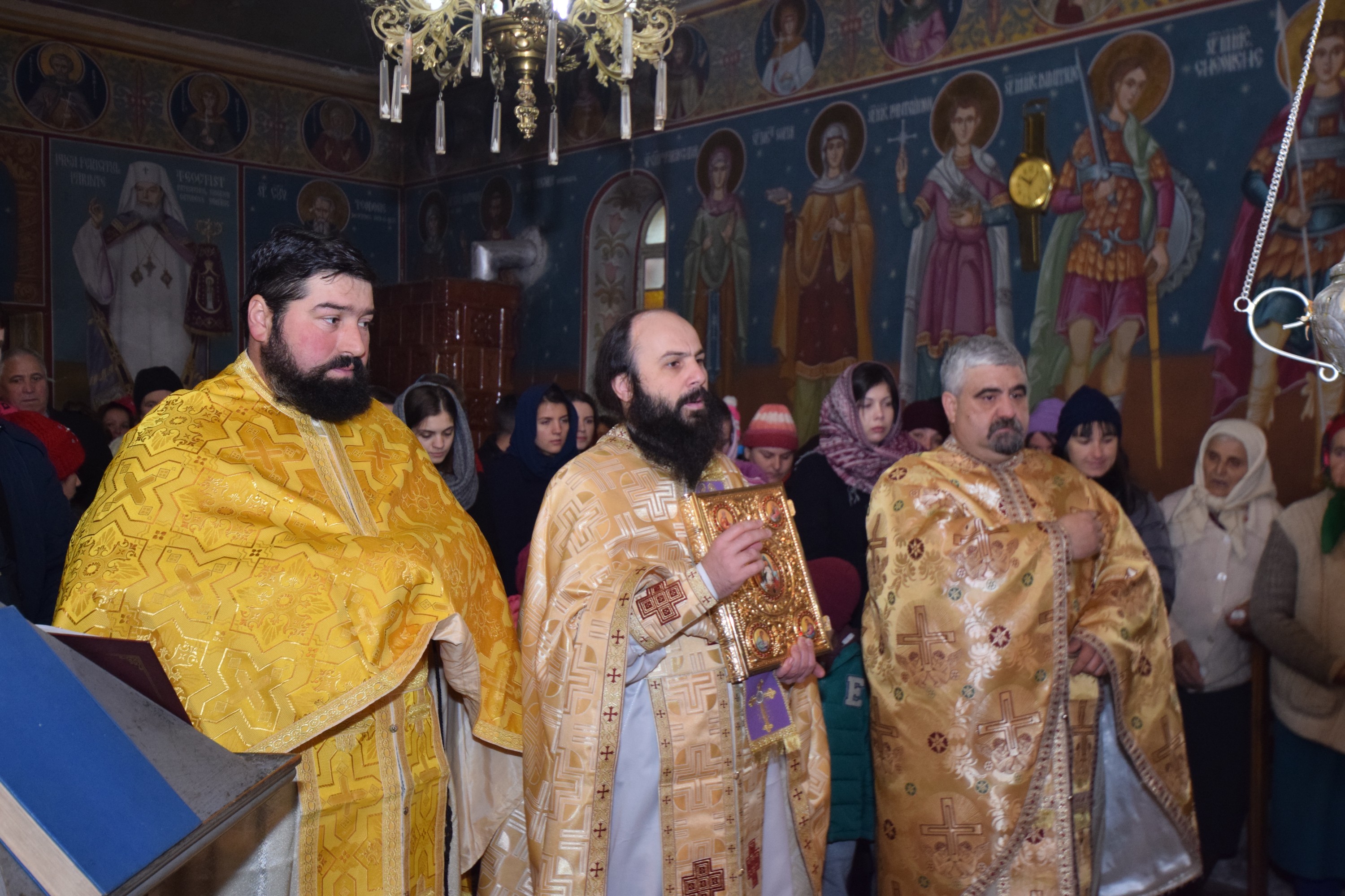 Proiectele Colegiului „Sfântul Nicolae” în Piscu Rusului: renovarea școlii și încălțăminte de iarnă pentru 43 de copii