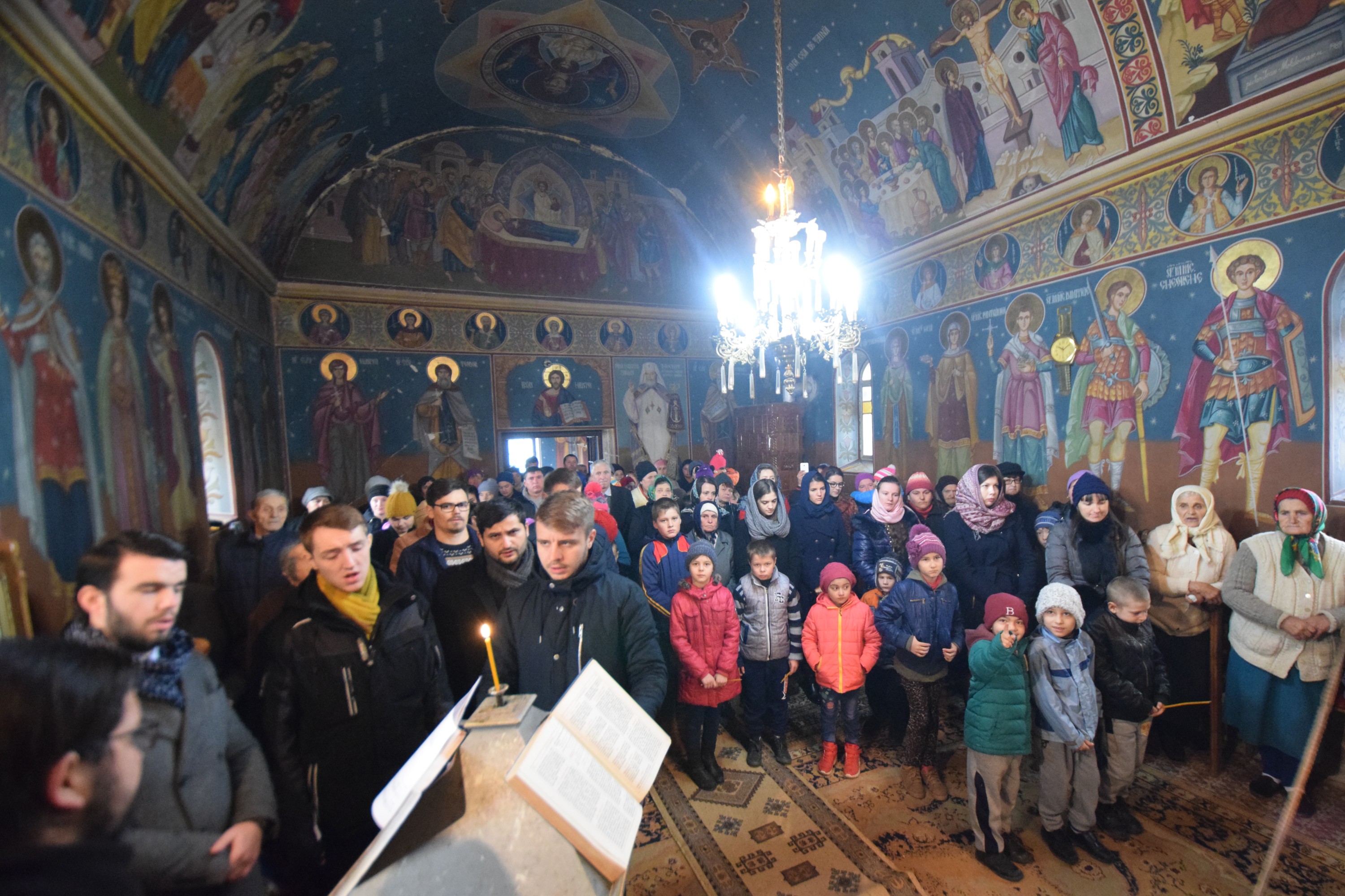 Proiectele Colegiului „Sfântul Nicolae” în Piscu Rusului: renovarea școlii și încălțăminte de iarnă pentru 43 de copii