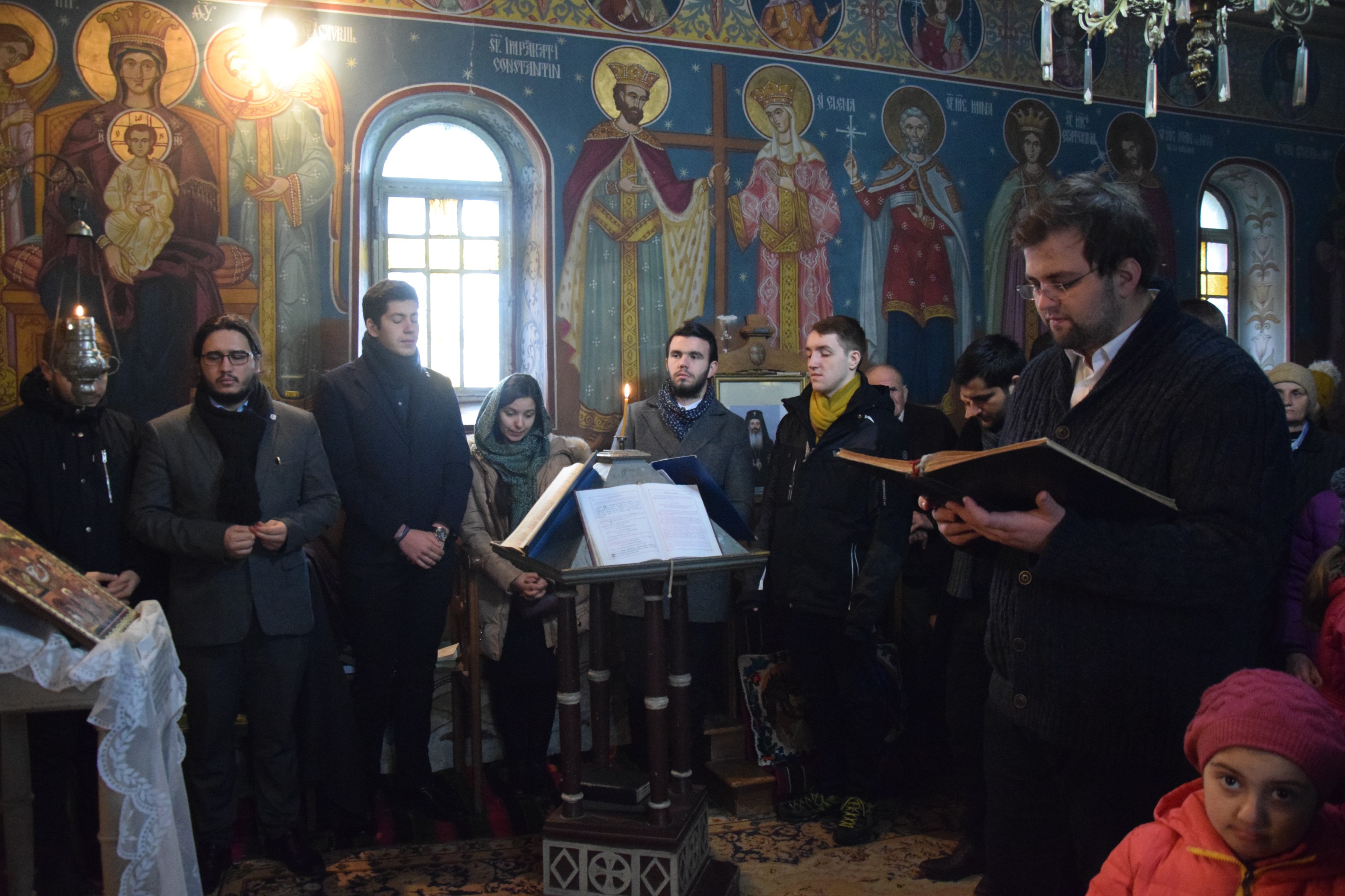 Proiectele Colegiului „Sfântul Nicolae” în Piscu Rusului: renovarea școlii și încălțăminte de iarnă pentru 43 de copii