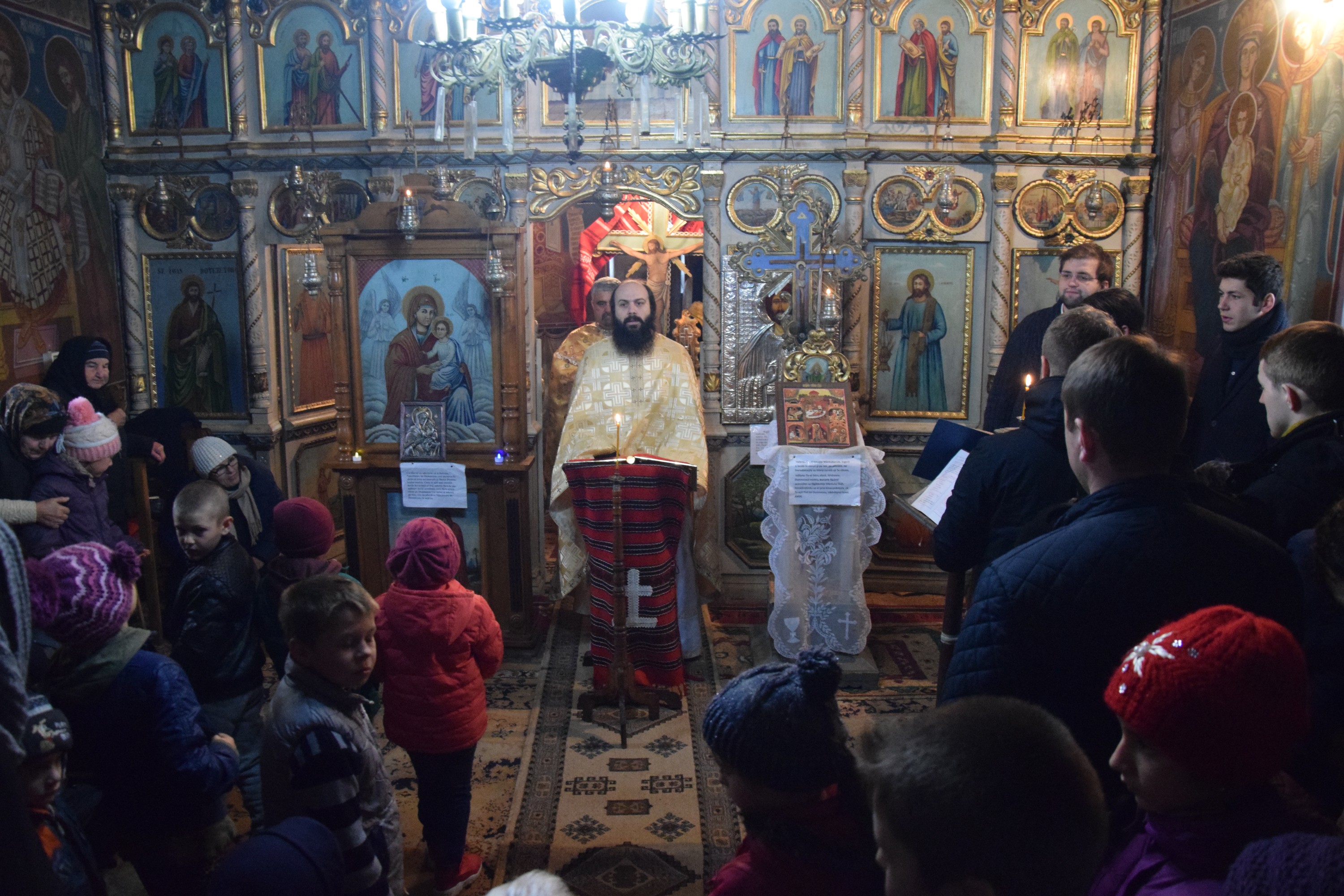 Proiectele Colegiului „Sfântul Nicolae” în Piscu Rusului: renovarea școlii și încălțăminte de iarnă pentru 43 de copii