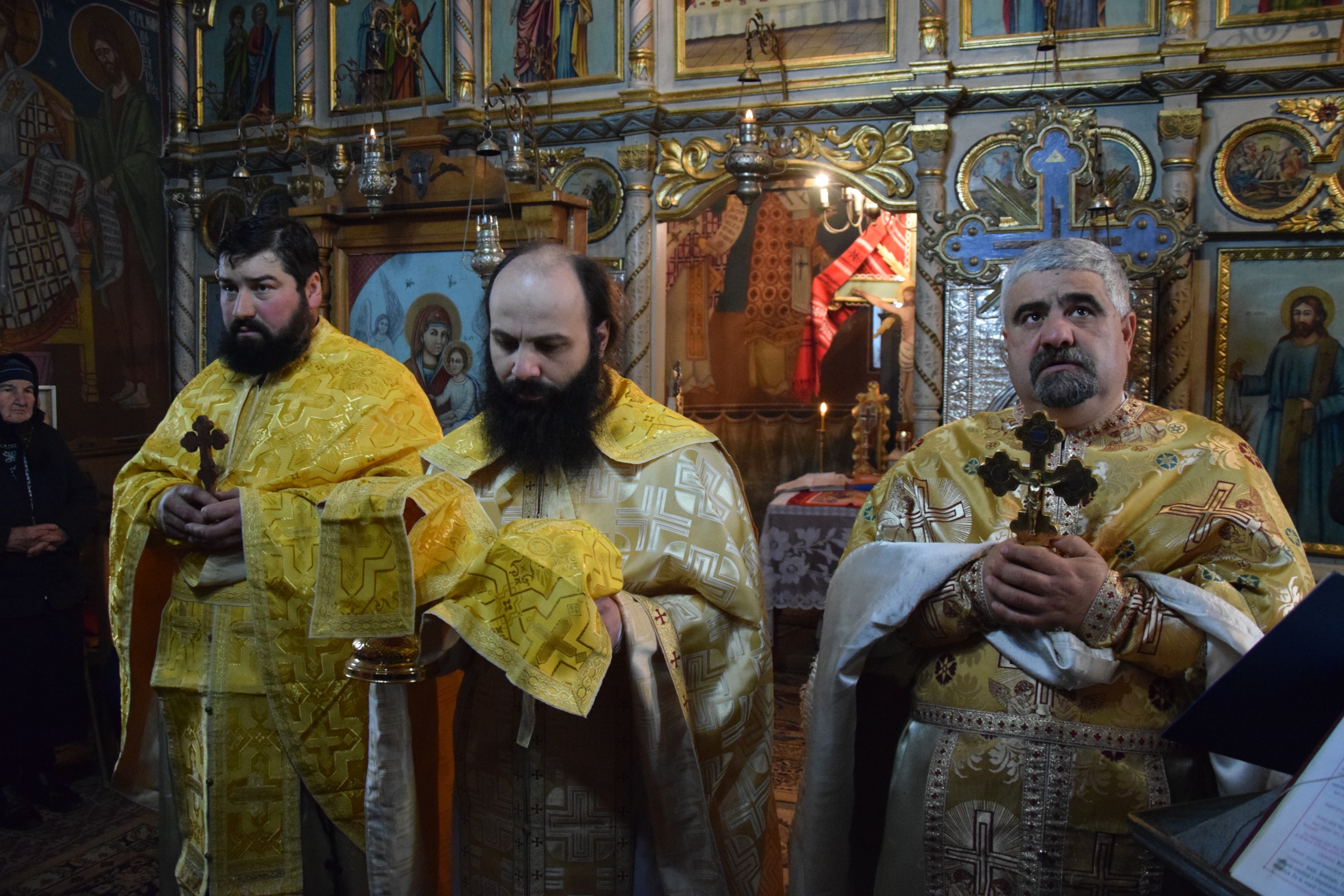 Proiectele Colegiului „Sfântul Nicolae” în Piscu Rusului: renovarea școlii și încălțăminte de iarnă pentru 43 de copii