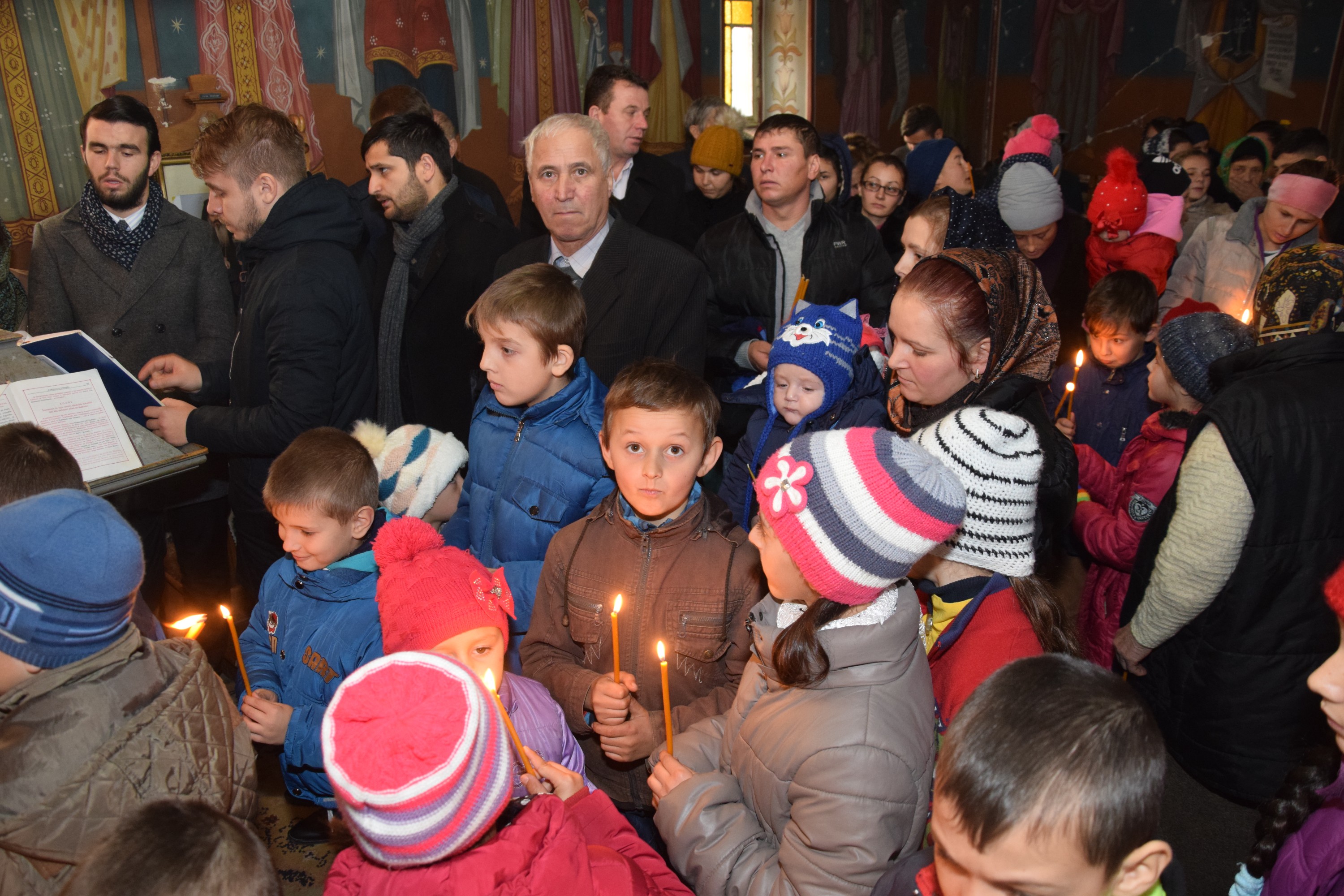 Proiectele Colegiului „Sfântul Nicolae” în Piscu Rusului: renovarea școlii și încălțăminte de iarnă pentru 43 de copii