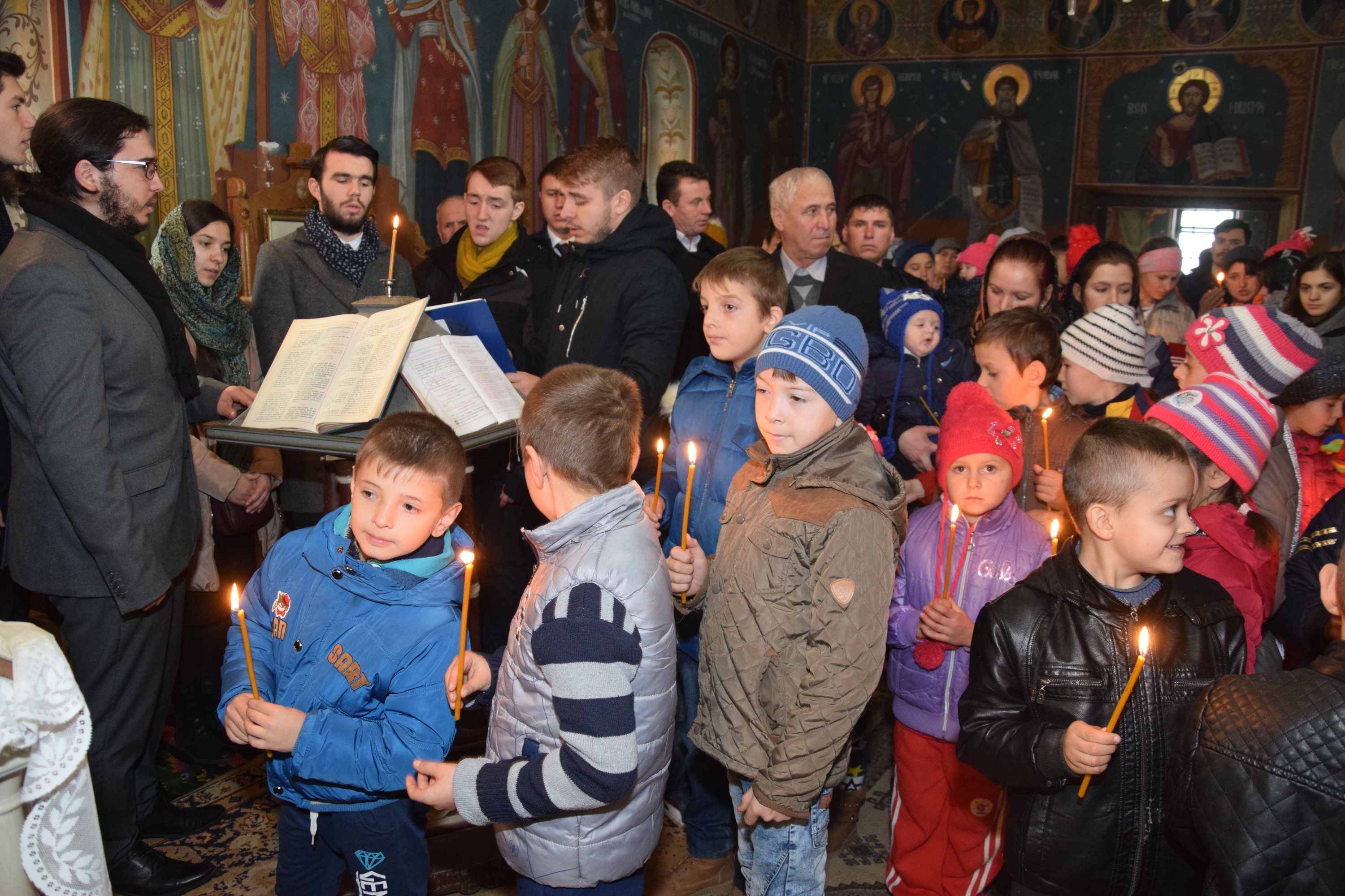 Proiectele Colegiului „Sfântul Nicolae” în Piscu Rusului: renovarea școlii și încălțăminte de iarnă pentru 43 de copii