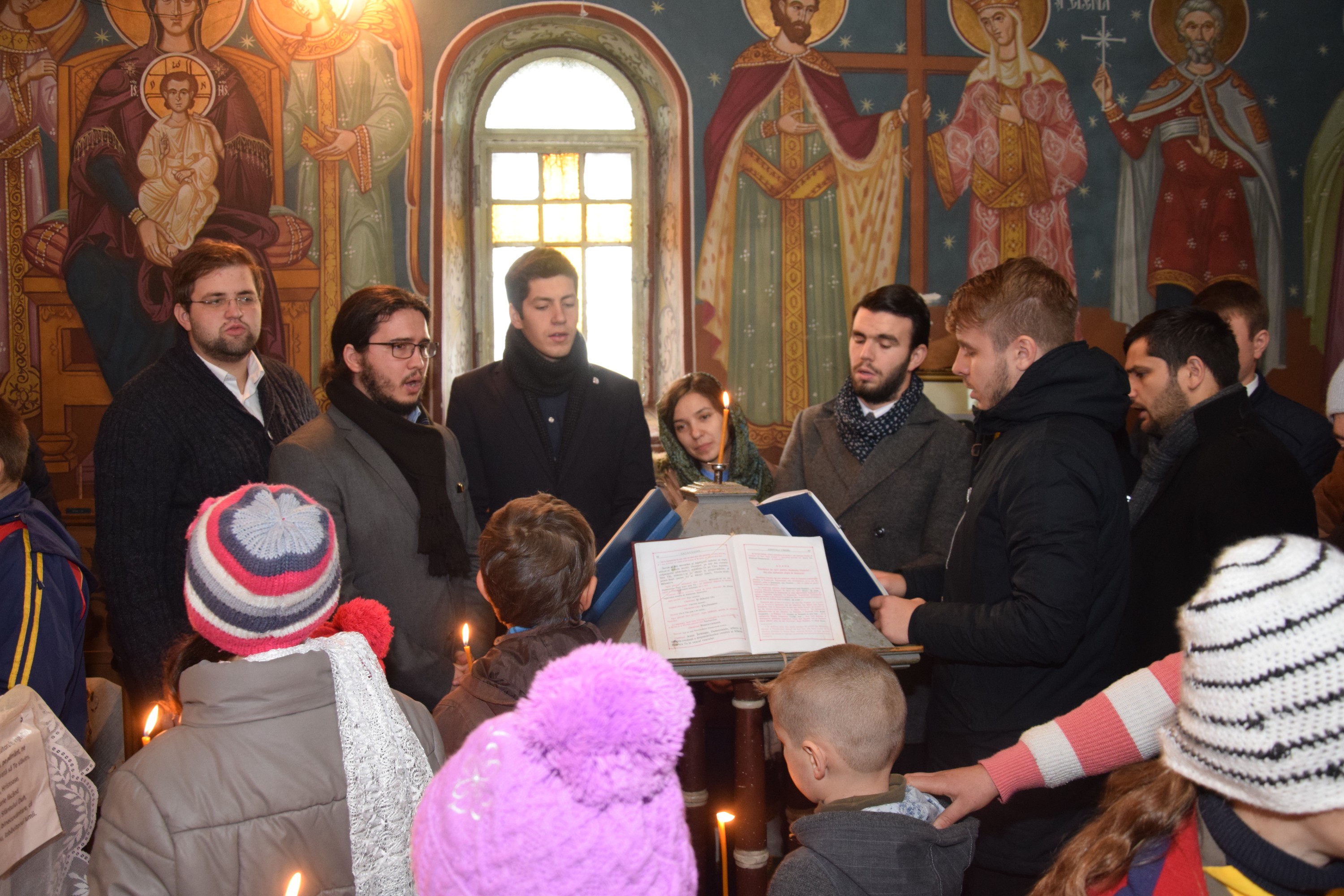 Proiectele Colegiului „Sfântul Nicolae” în Piscu Rusului: renovarea școlii și încălțăminte de iarnă pentru 43 de copii