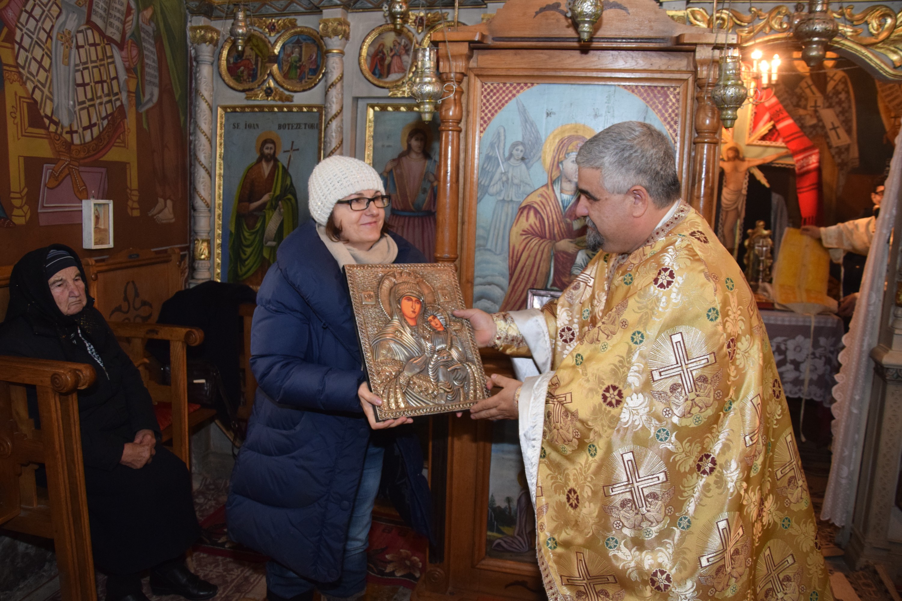 Proiectele Colegiului „Sfântul Nicolae” în Piscu Rusului: renovarea școlii și încălțăminte de iarnă pentru 43 de copii