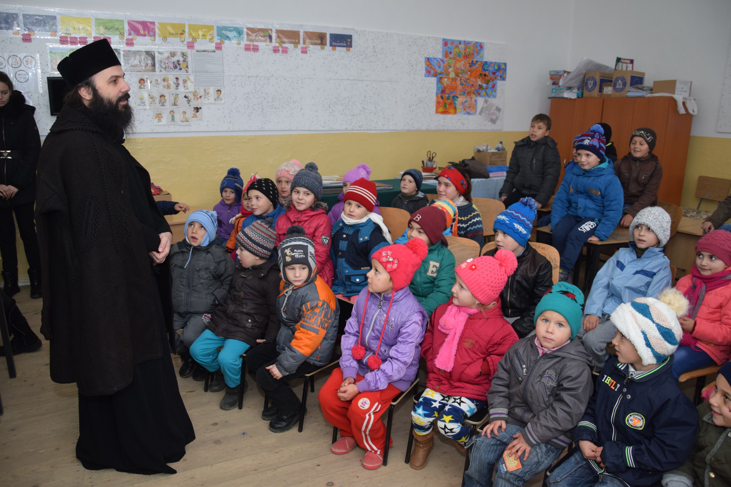 Proiectele Colegiului „Sfântul Nicolae” în Piscu Rusului: renovarea școlii și încălțăminte de iarnă pentru 43 de copii