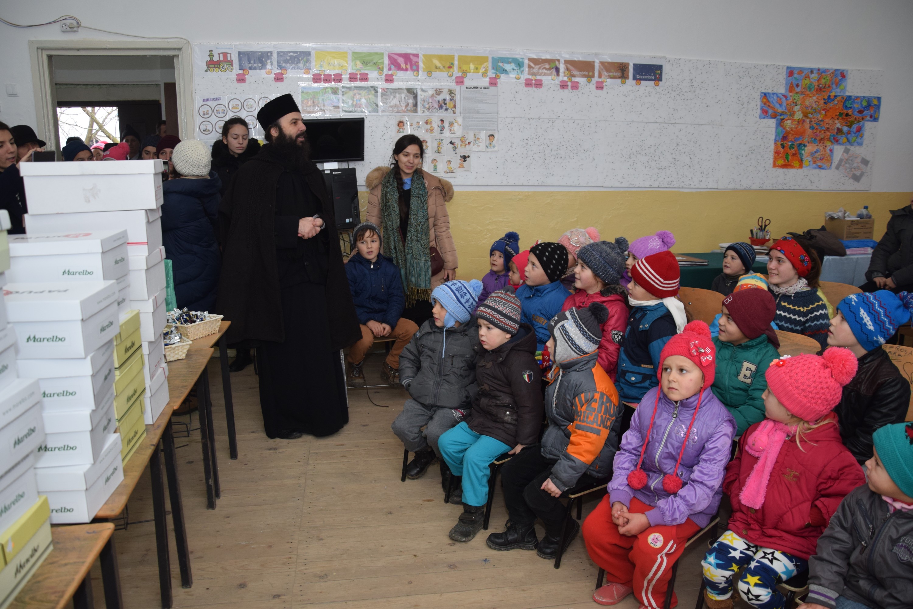 Proiectele Colegiului „Sfântul Nicolae” în Piscu Rusului: renovarea școlii și încălțăminte de iarnă pentru 43 de copii