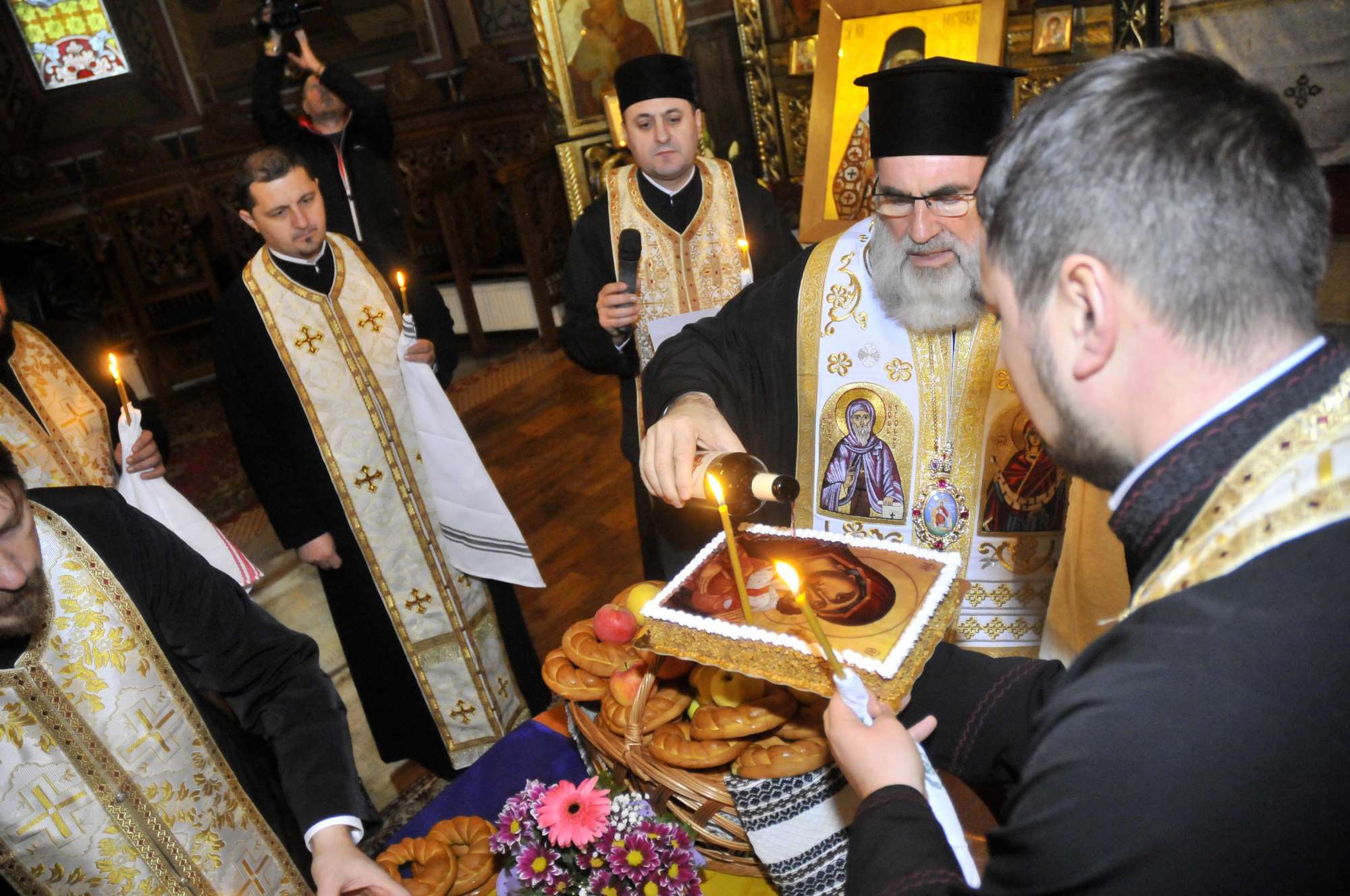 Jurnaliştii romaşcani şi băcăuani s-au întâlnit cu IPS Ioachim Jurnaliştii romaşcani şi băcăuani s-au întâlnit cu IPS Ioachim