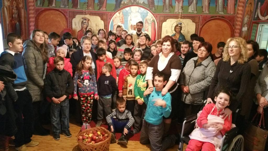 Proiectul „Întinde-mi o mână, prietene drag!“, la Comăneşti Proiectul „Întinde-mi o mână, prietene drag!“, la Comăneşti