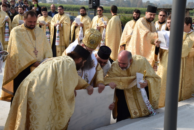 Sfințirea pietrei de temelie pentru biserica din Abano Terme - Italia Sfințirea pietrei de temelie pentru biserica din Abano Terme - Italia