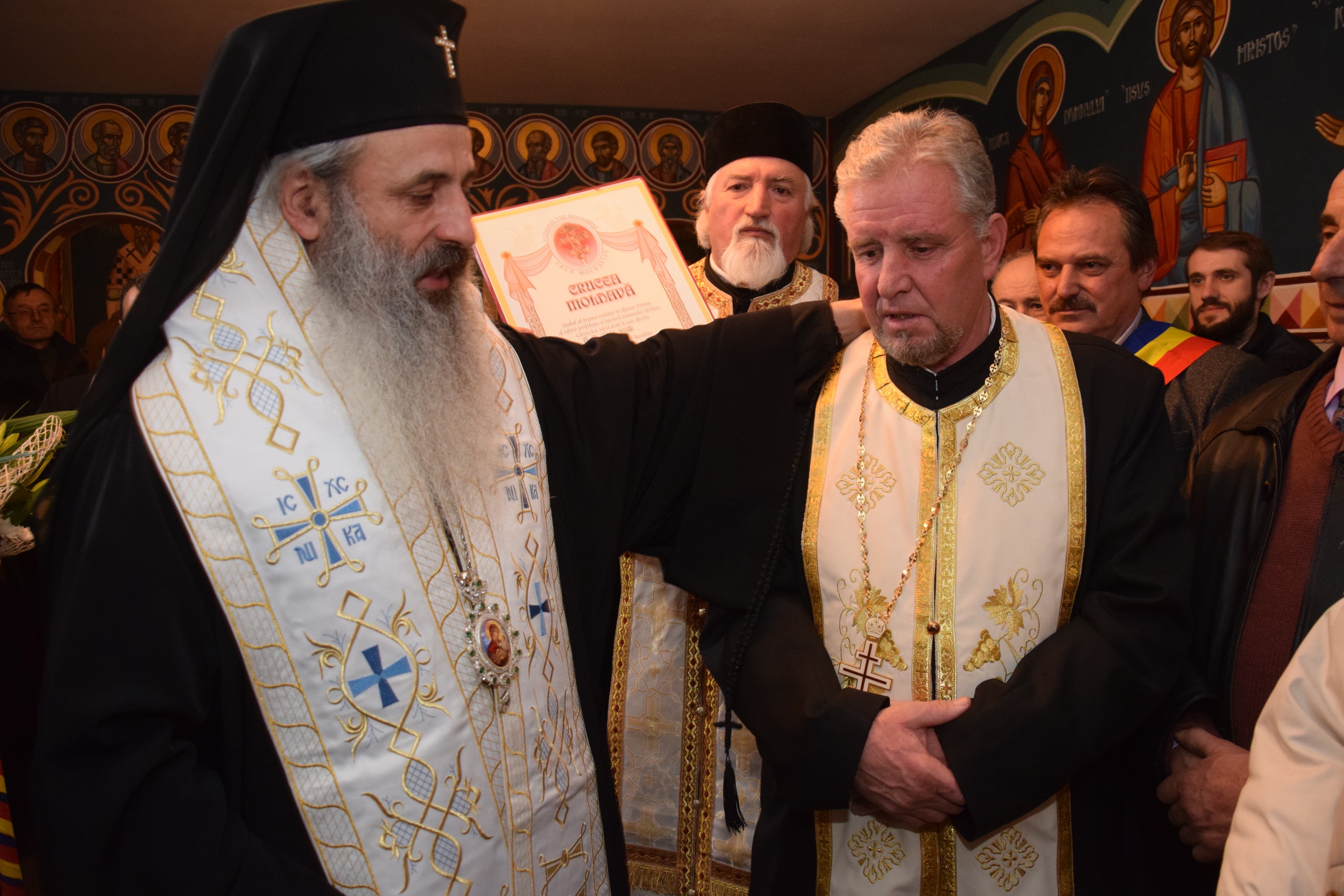 Sfințiri de case sociale parohiale, oficiate de IPS Mitropolit Teofan Sfințiri de case sociale parohiale, oficiate de IPS Mitropolit Teofan