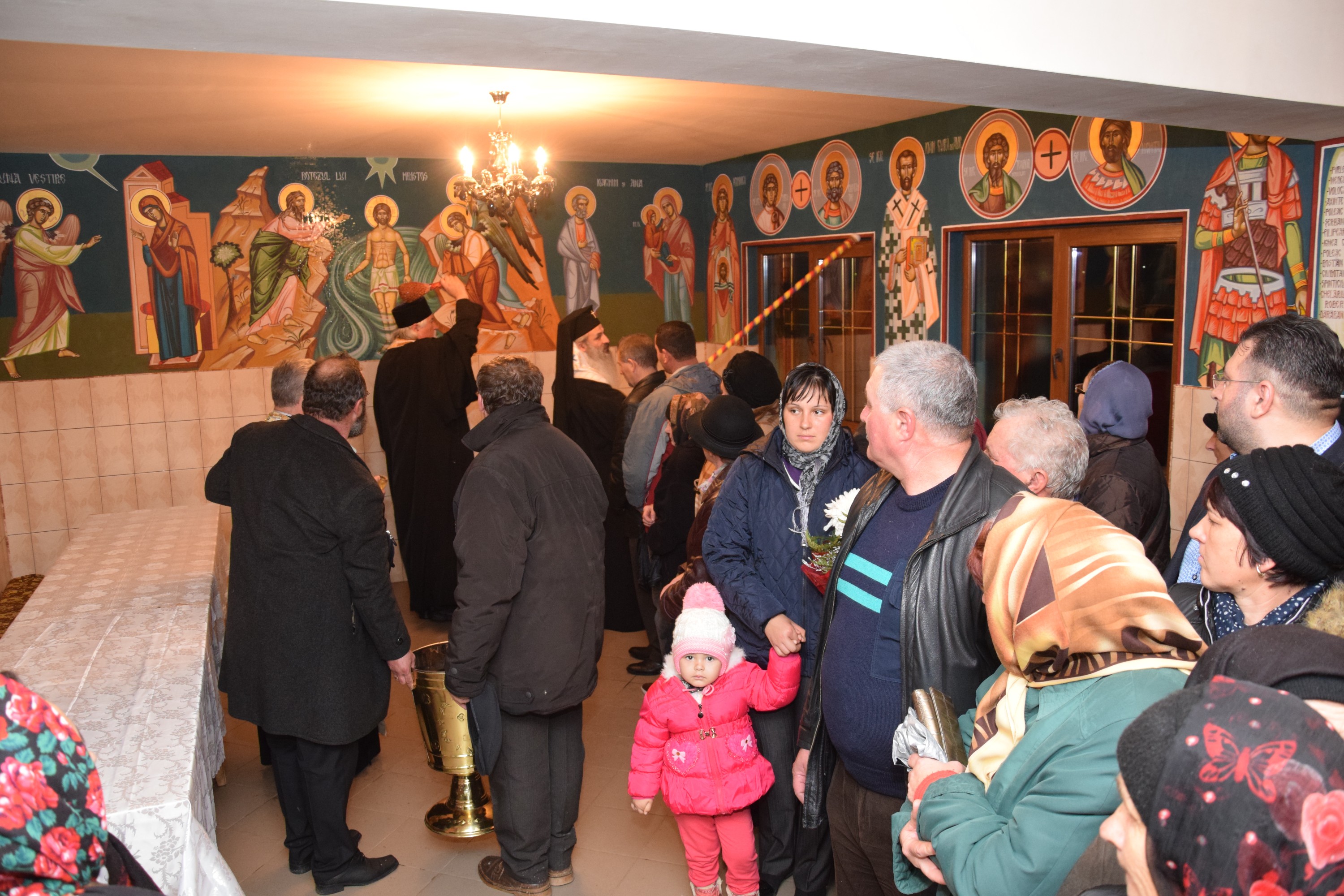 Sfințiri de case sociale parohiale, oficiate de IPS Mitropolit Teofan Sfințiri de case sociale parohiale, oficiate de IPS Mitropolit Teofan