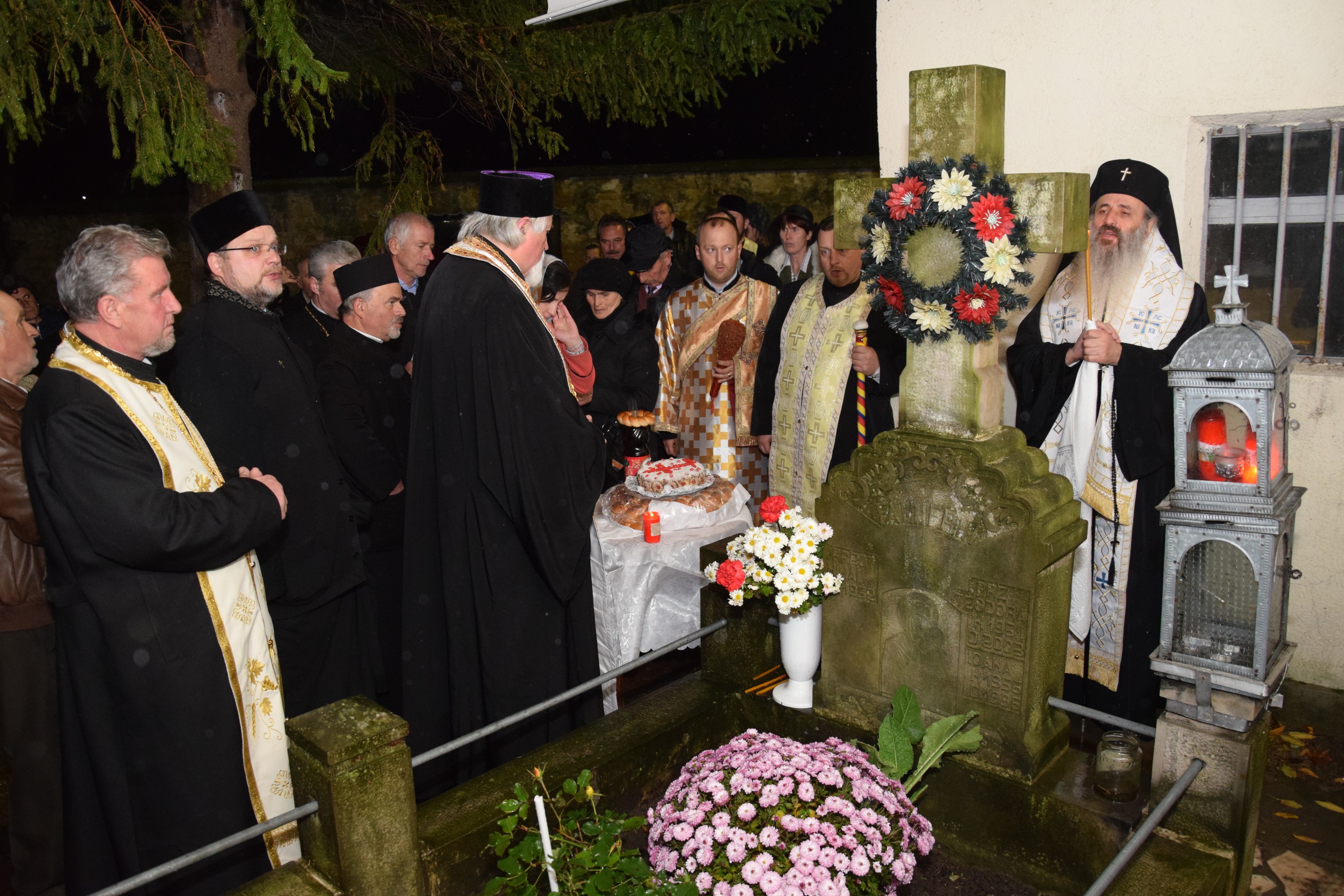 Sfințiri de case sociale parohiale, oficiate de IPS Mitropolit Teofan Sfințiri de case sociale parohiale, oficiate de IPS Mitropolit Teofan