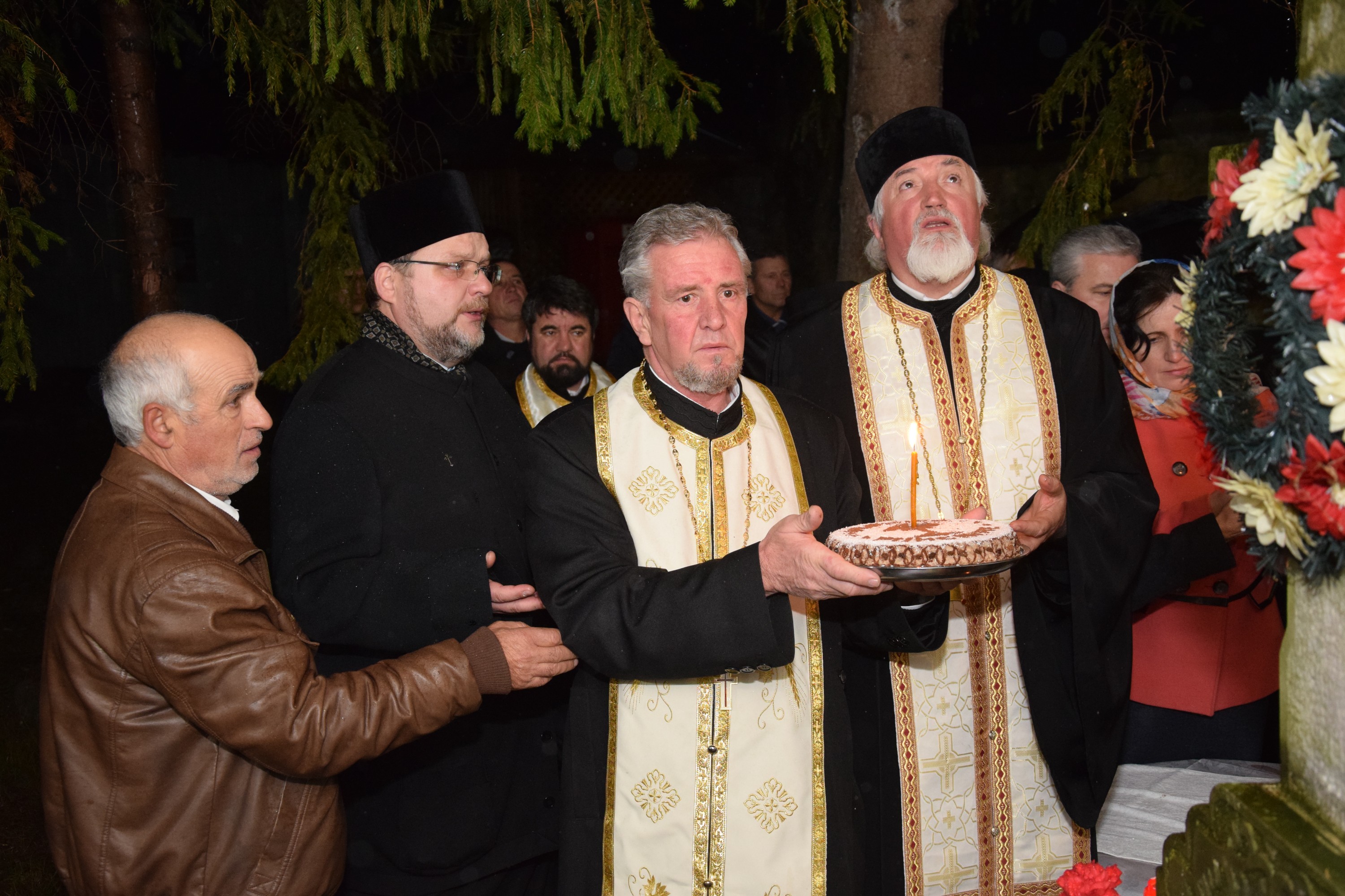 Sfințiri de case sociale parohiale, oficiate de IPS Mitropolit Teofan Sfințiri de case sociale parohiale, oficiate de IPS Mitropolit Teofan