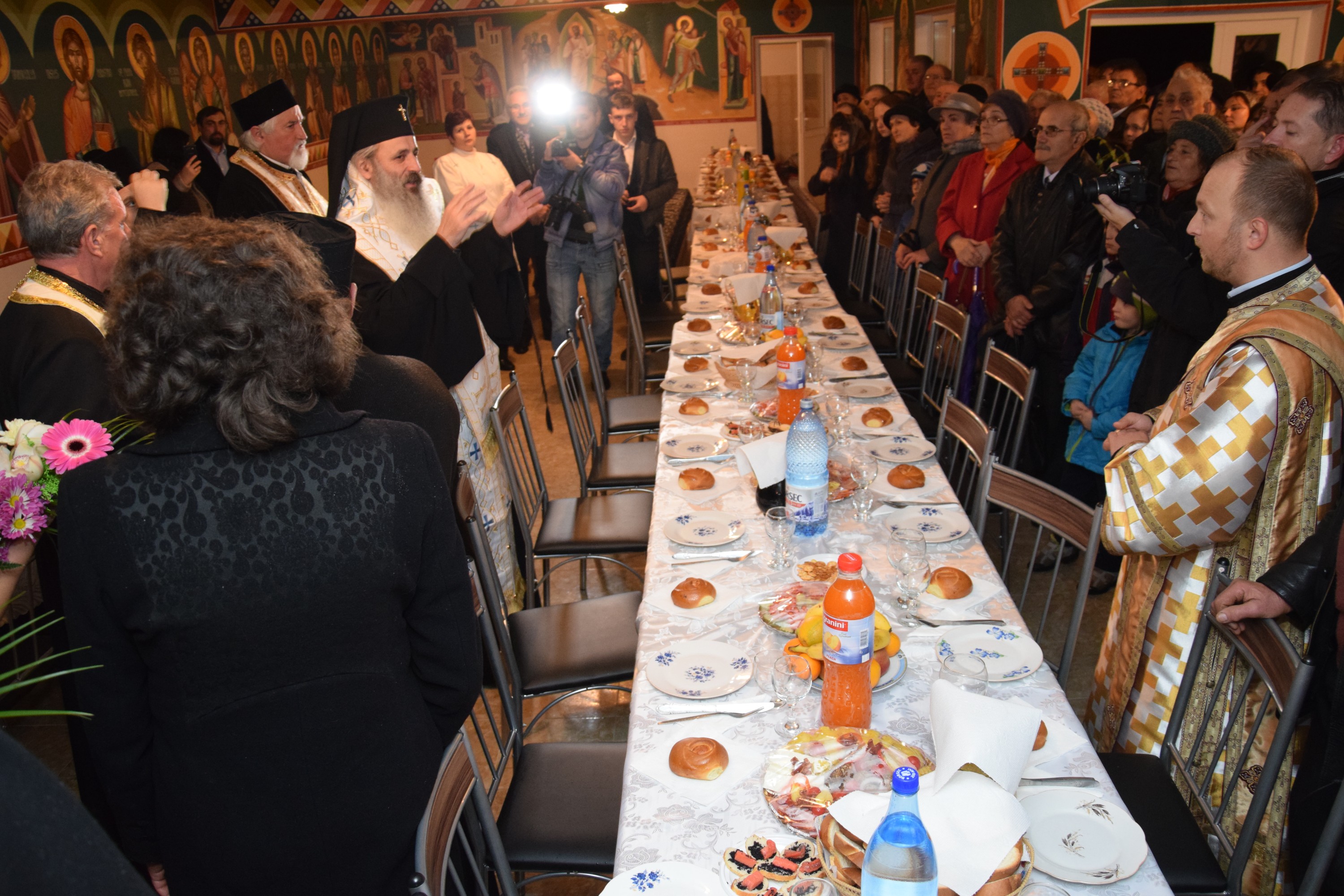 Sfințiri de case sociale parohiale, oficiate de IPS Mitropolit Teofan Sfințiri de case sociale parohiale, oficiate de IPS Mitropolit Teofan