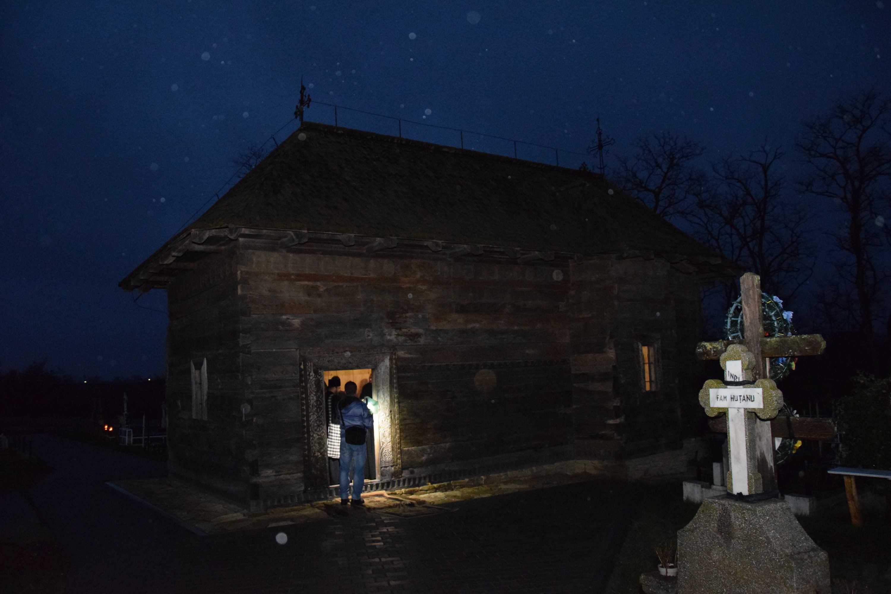 Sfințiri de case sociale parohiale, oficiate de IPS Mitropolit Teofan Sfințiri de case sociale parohiale, oficiate de IPS Mitropolit Teofan