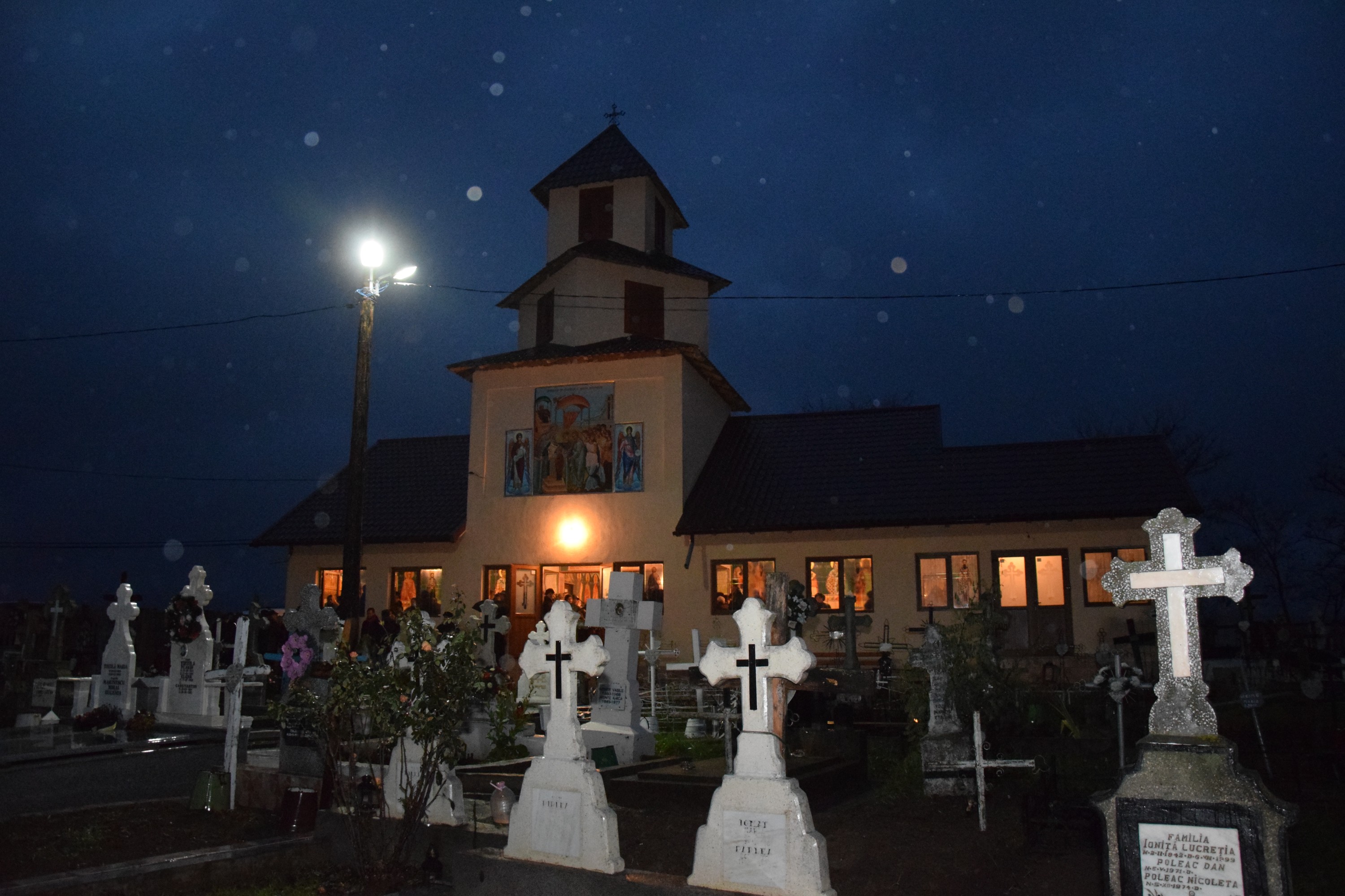 Sfințiri de case sociale parohiale, oficiate de IPS Mitropolit Teofan Sfințiri de case sociale parohiale, oficiate de IPS Mitropolit Teofan