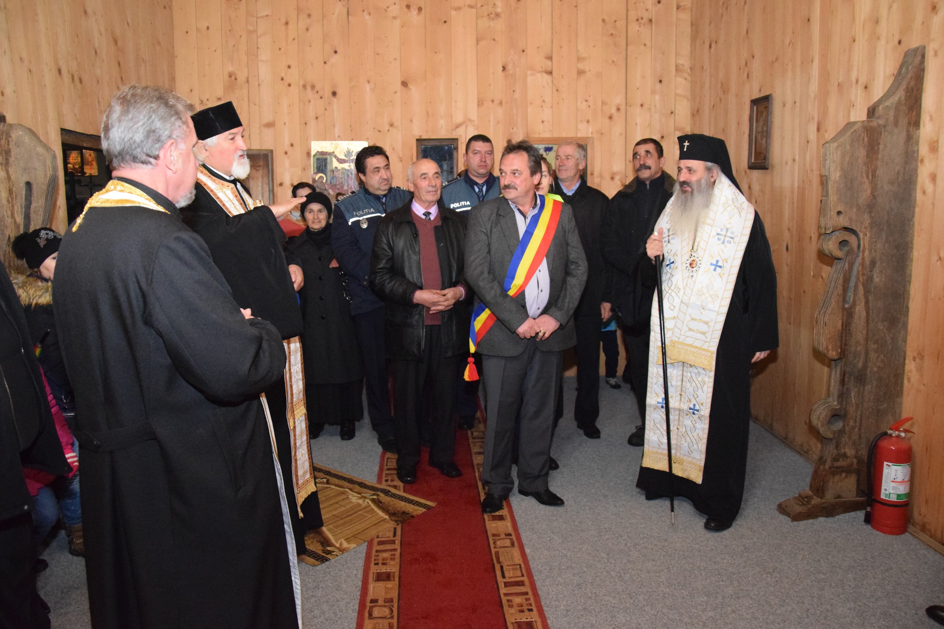 Sfințiri de case sociale parohiale, oficiate de IPS Mitropolit Teofan Sfințiri de case sociale parohiale, oficiate de IPS Mitropolit Teofan