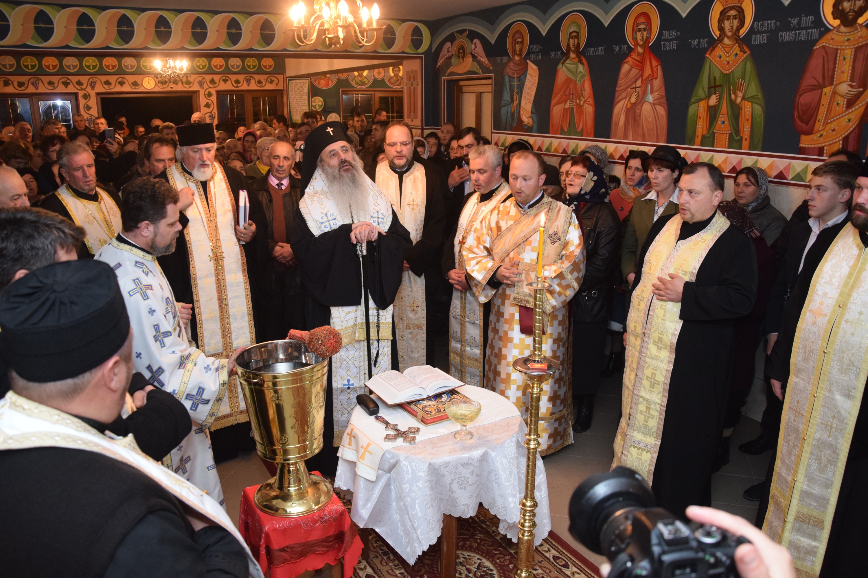 Sfințiri de case sociale parohiale, oficiate de IPS Mitropolit Teofan