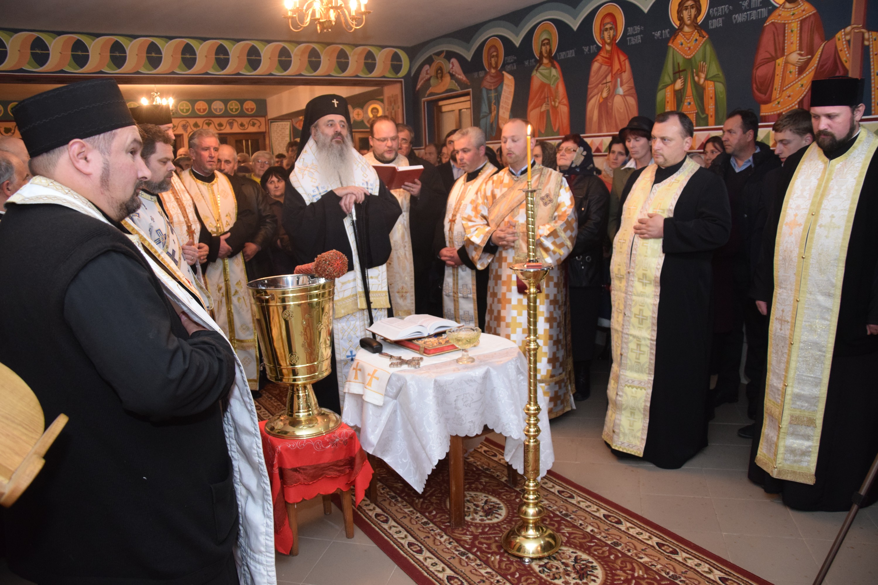 Sfințiri de case sociale parohiale, oficiate de IPS Mitropolit Teofan Sfințiri de case sociale parohiale, oficiate de IPS Mitropolit Teofan