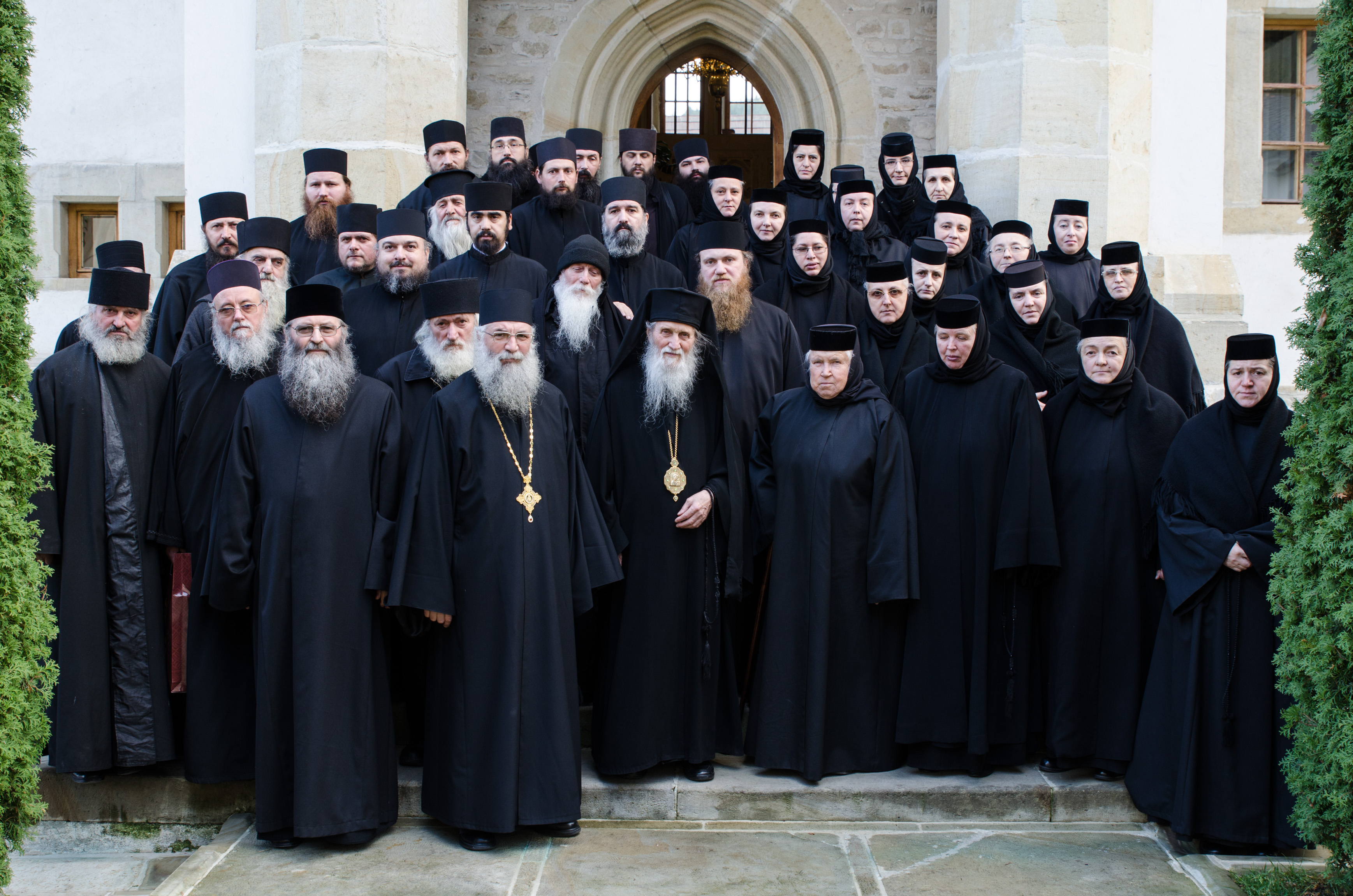 „Mănăstirile au un rost dumnezeiesc în perioade de criză“