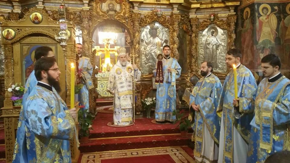 Liturghie arhierească la Roman Liturghie arhierească la Roman