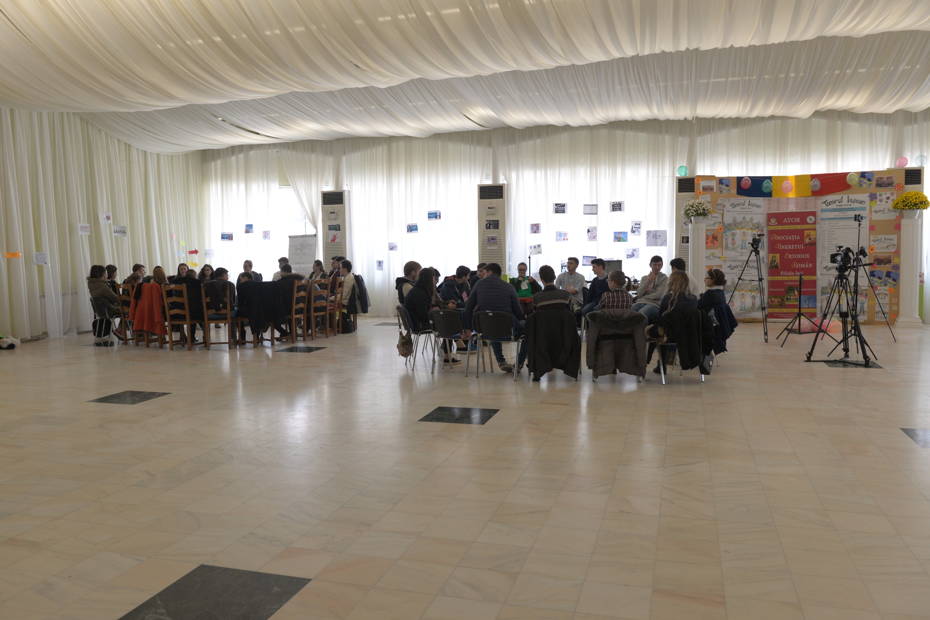 400 de tineri, prezenți la cele 20 de ateliere organizate în cadrul evenimentului „Tânărul ieșean” 400 de tineri, prezenți la cele 20 de ateliere organizate în cadrul evenimentului „Tânărul ieșean”