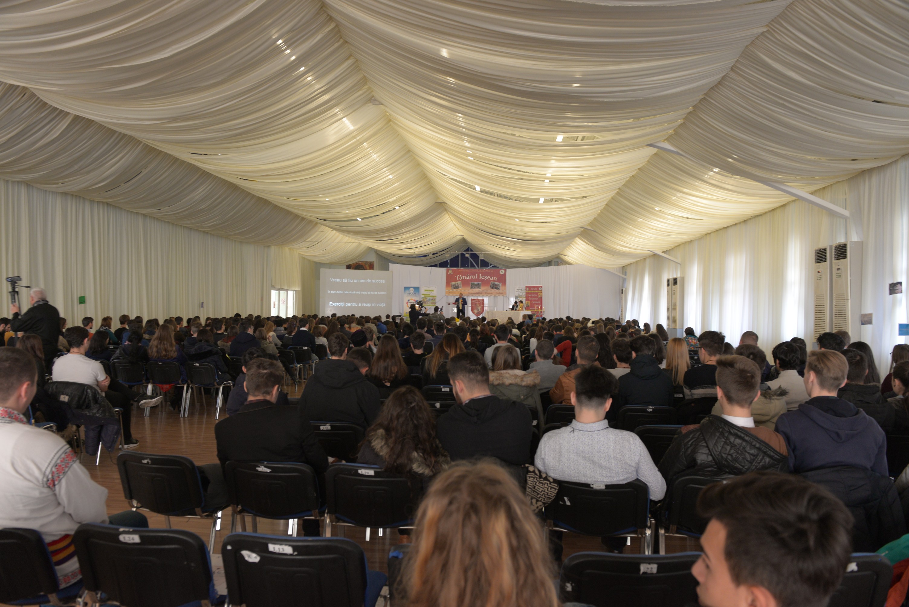 400 de tineri, prezenți la cele 20 de ateliere organizate în cadrul evenimentului „Tânărul ieșean” 400 de tineri, prezenți la cele 20 de ateliere organizate în cadrul evenimentului „Tânărul ieșean”