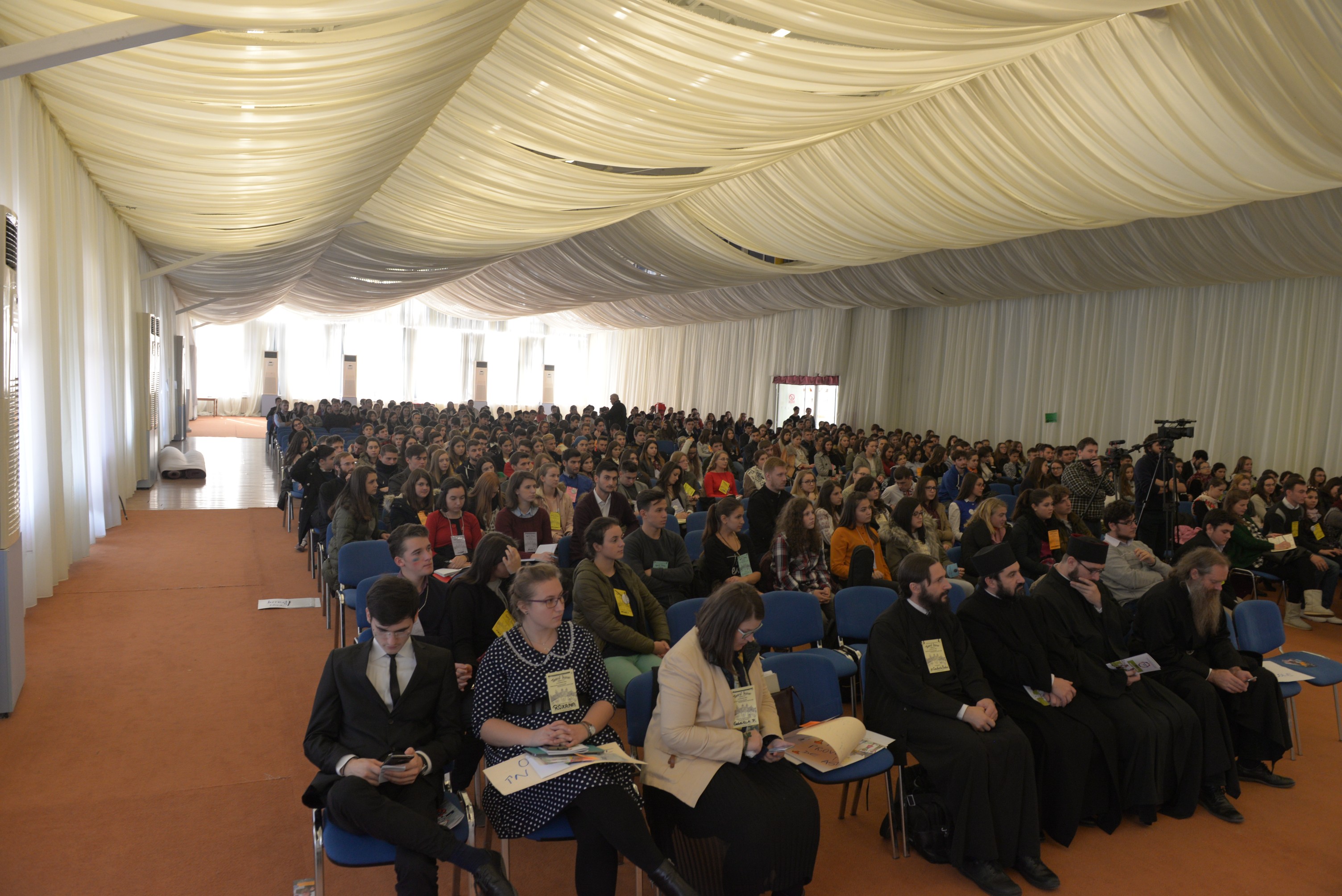 400 de tineri, prezenți la cele 20 de ateliere organizate în cadrul evenimentului „Tânărul ieșean” 400 de tineri, prezenți la cele 20 de ateliere organizate în cadrul evenimentului „Tânărul ieșean”