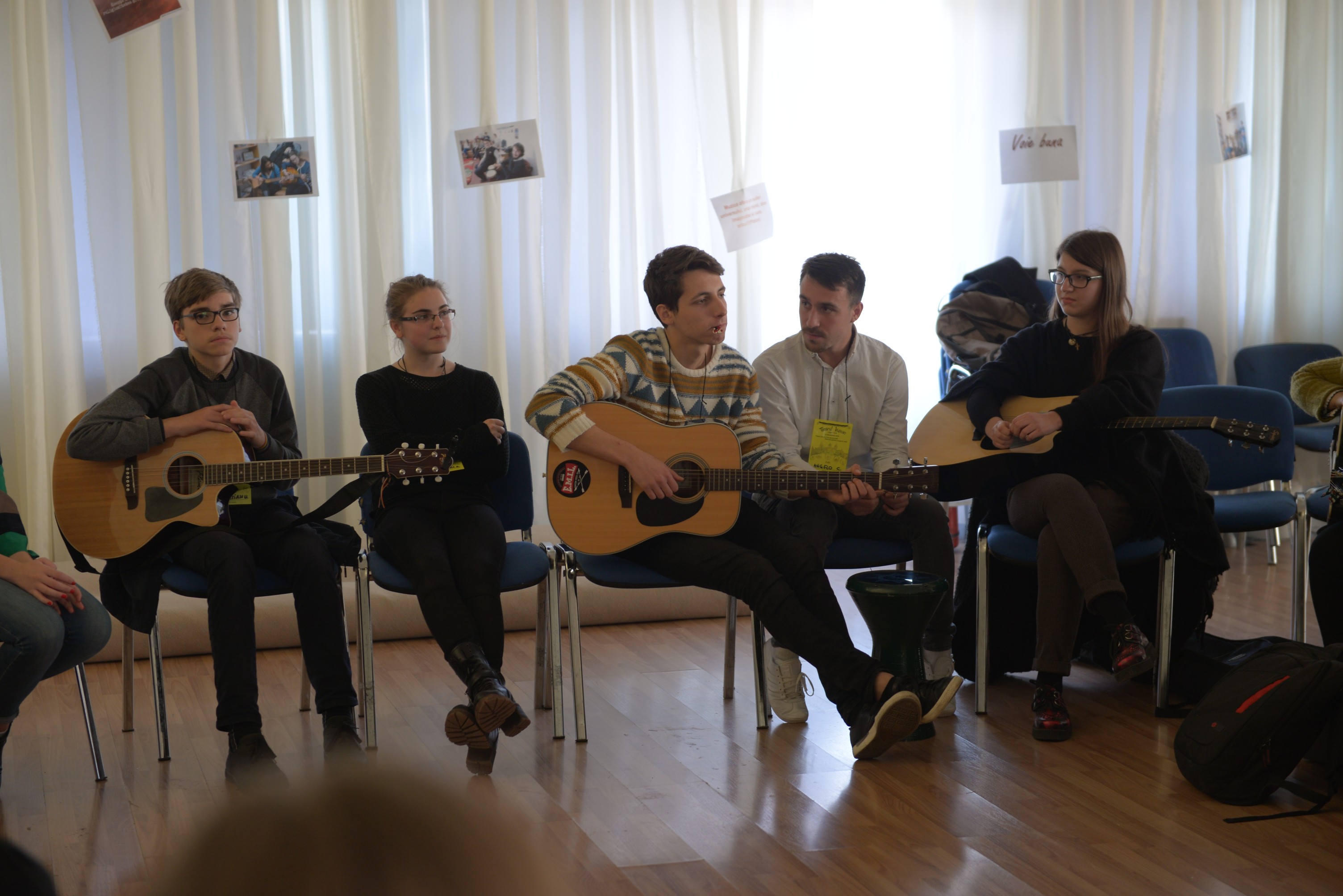 400 de tineri, prezenți la cele 20 de ateliere organizate în cadrul evenimentului „Tânărul ieșean” 400 de tineri, prezenți la cele 20 de ateliere organizate în cadrul evenimentului „Tânărul ieșean”