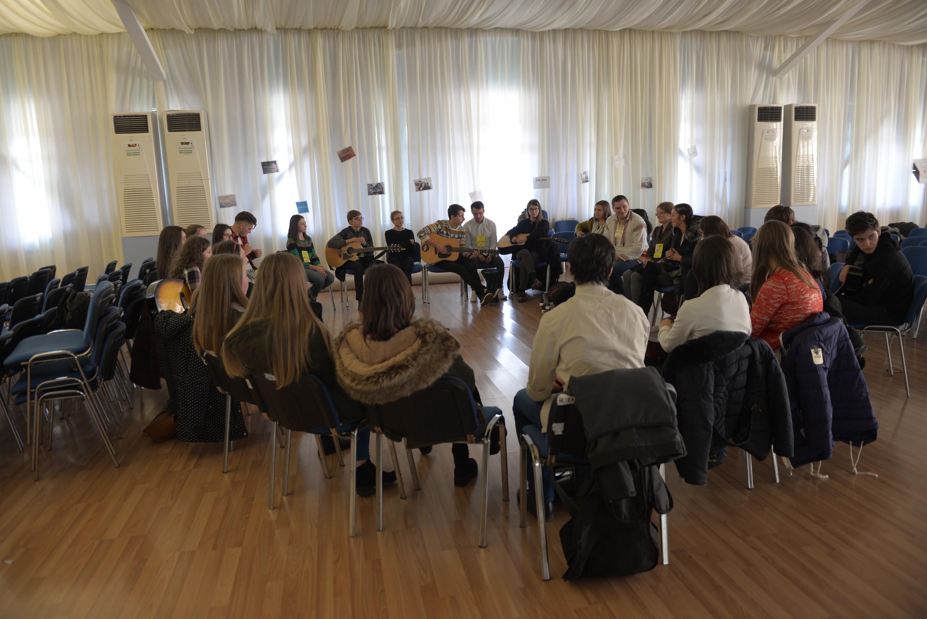 400 de tineri, prezenți la cele 20 de ateliere organizate în cadrul evenimentului „Tânărul ieșean” 400 de tineri, prezenți la cele 20 de ateliere organizate în cadrul evenimentului „Tânărul ieșean”