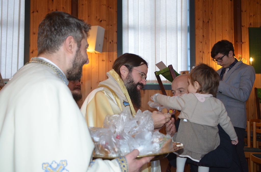 Preasfințitul Părinte Episcop Macarie: „Suntem gârboviți duhovnicește ori de câte ori ne lăsăm copleșiți de ceea ce în Liturghie numim toată grija cea lumească” Preasfințitul Părinte Episcop Macarie: „Suntem gârboviți duhovnicește ori de câte ori ne lăsăm copleșiți de ceea ce în Liturghie numim toată grija cea lumească”