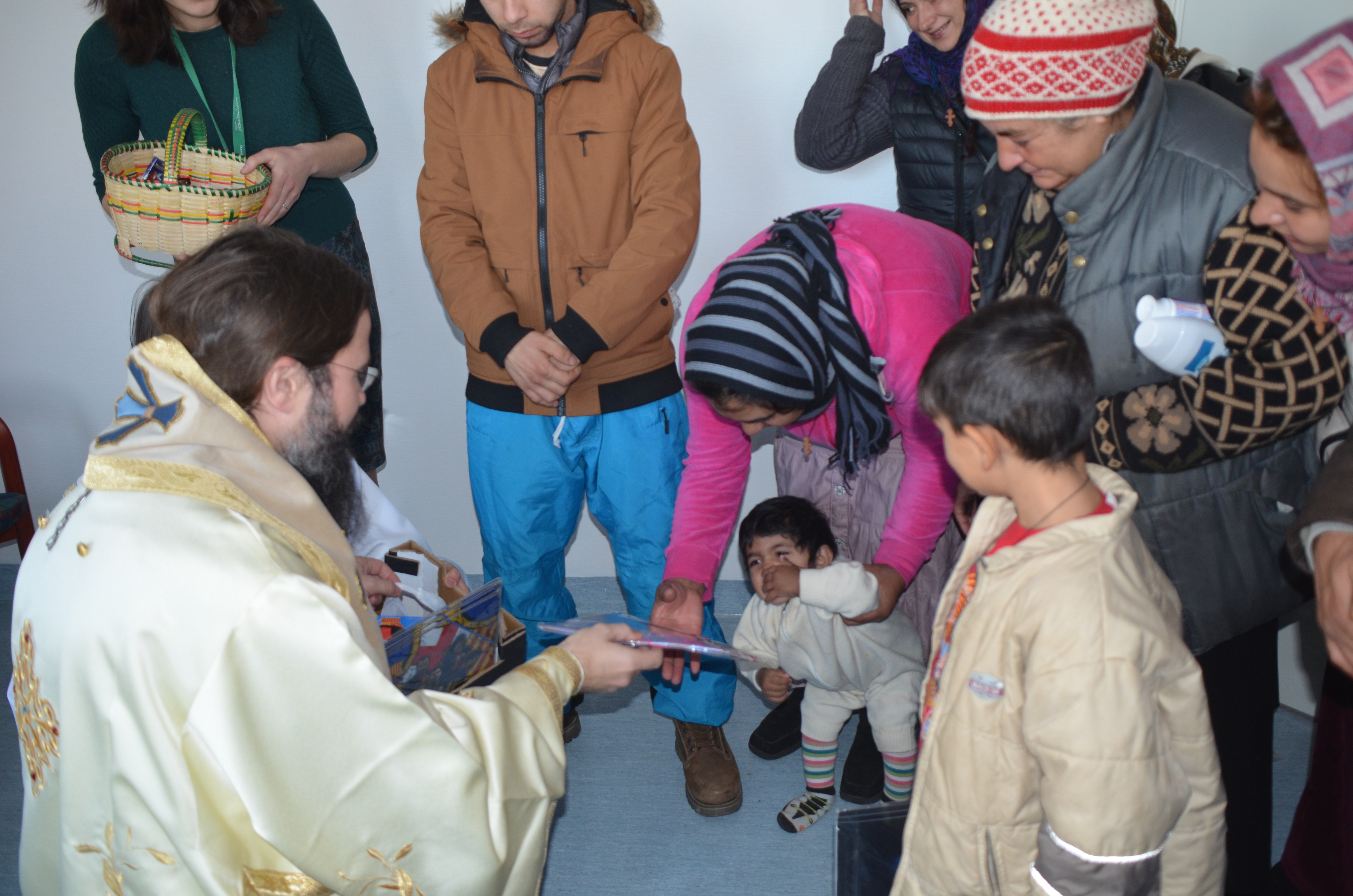 Părintele Episcop Macarie Drăgoi: „Urmarea faptelor și viețuirii Sfântului Nicolae este singura strategie prin care Biserica poate recuceri inimile poporului lui Dumnezeu” Părintele Episcop Macarie Drăgoi: „Urmarea faptelor și viețuirii Sfântului Nicolae este singura strategie prin care Biserica poate recuceri inimile poporului lui Dumnezeu”