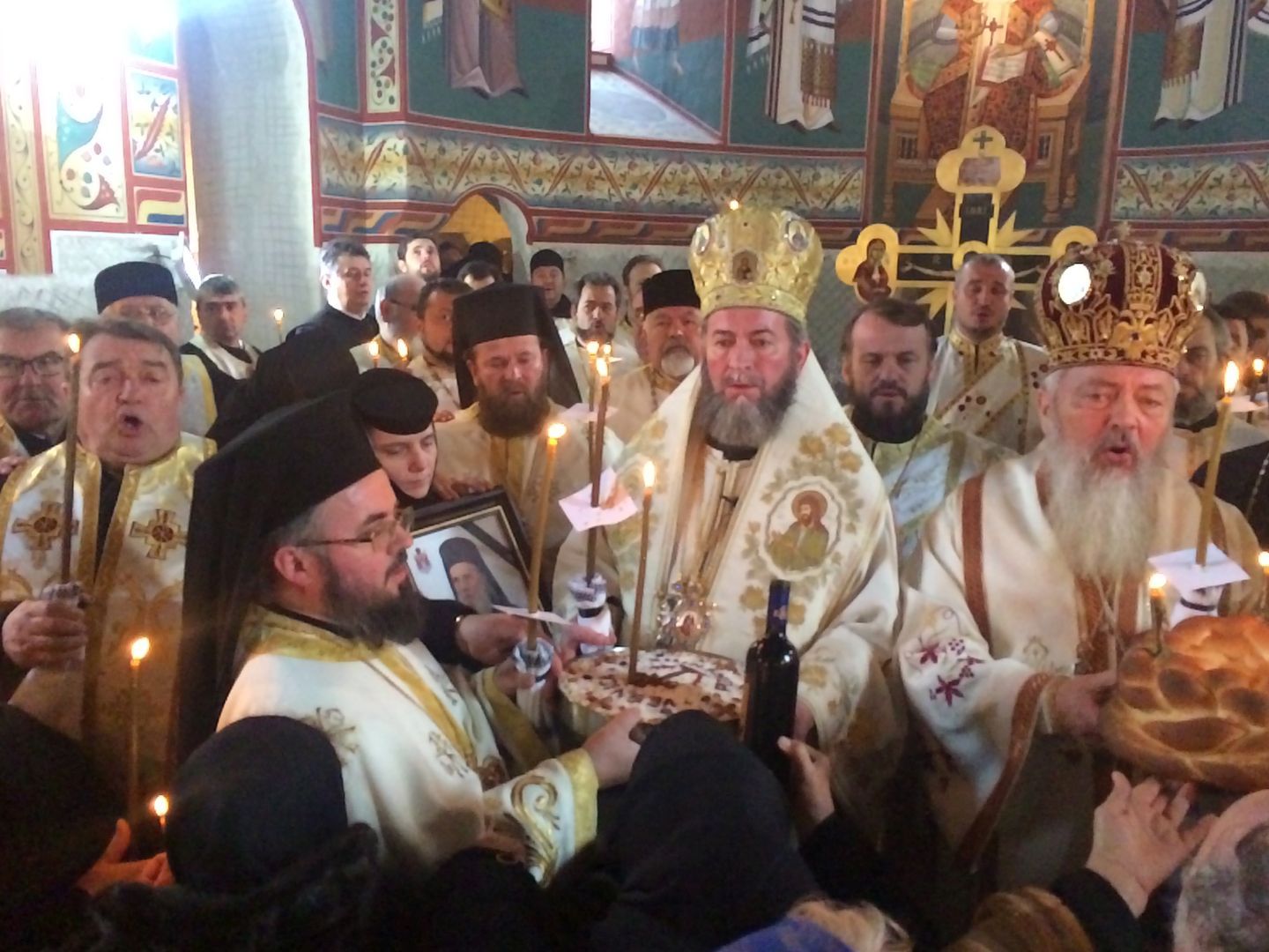 Arhiepiscopul Justinian, pomenit la 40 de zile de la trecerea în veşnicie. IPS Andrei: „A fost un mare duhovnic care a călăuzit mulţi credincioşi pe calea lui Dumnezeu”