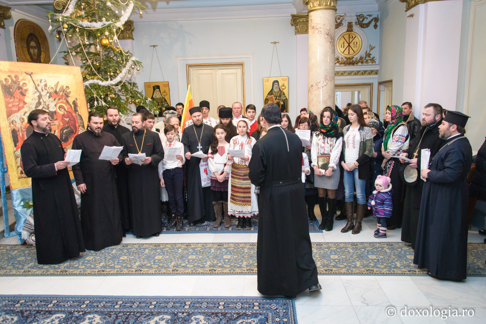 Colindători la Reședința Mitropolitană 2016 - Grup de colindători din Basarabia