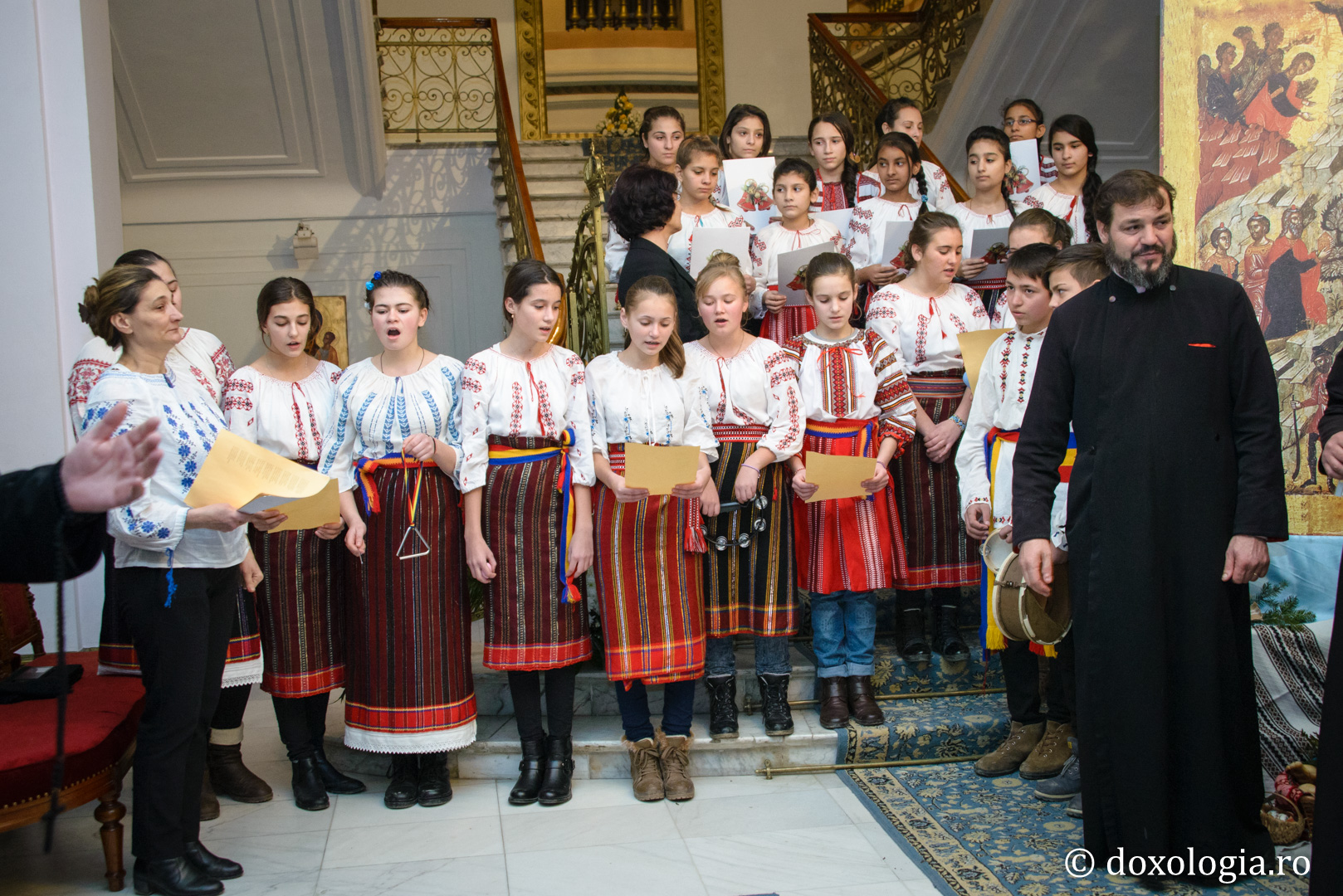 Colindători la Reședința Mitropolitană 2016 - Școala Stornești