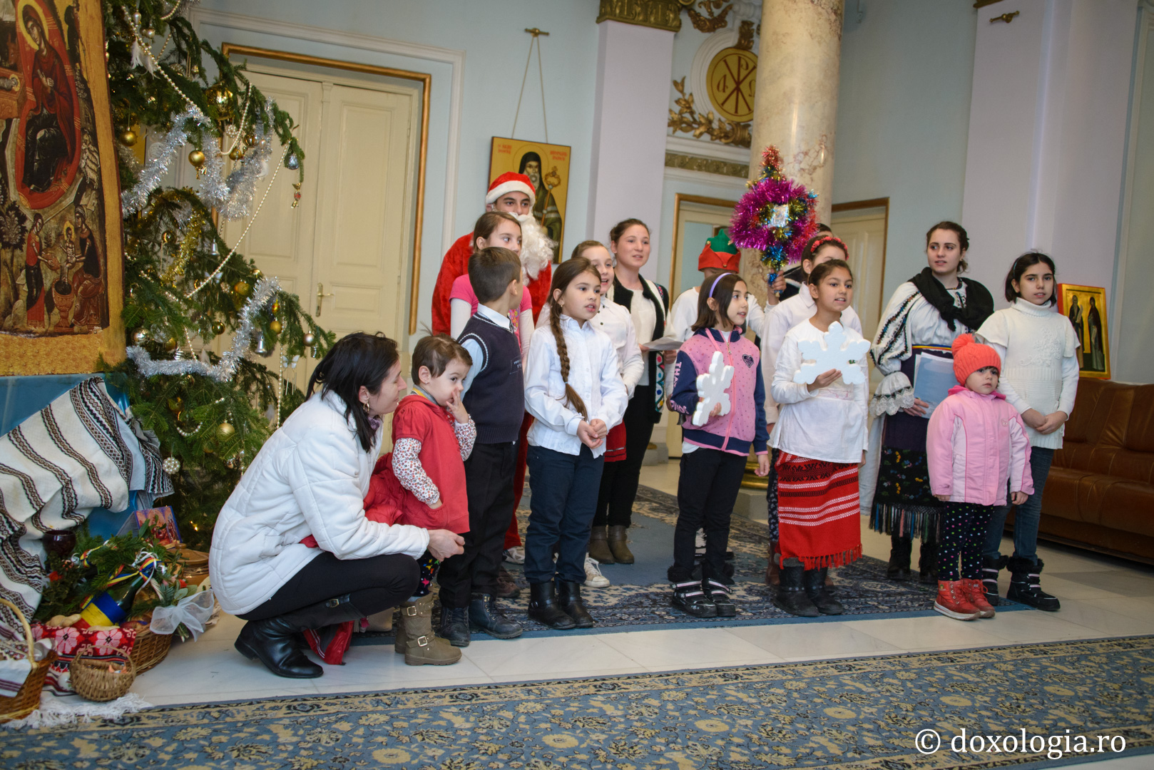 Colindători la Reședința Mitropolitană - Parohia Căprița