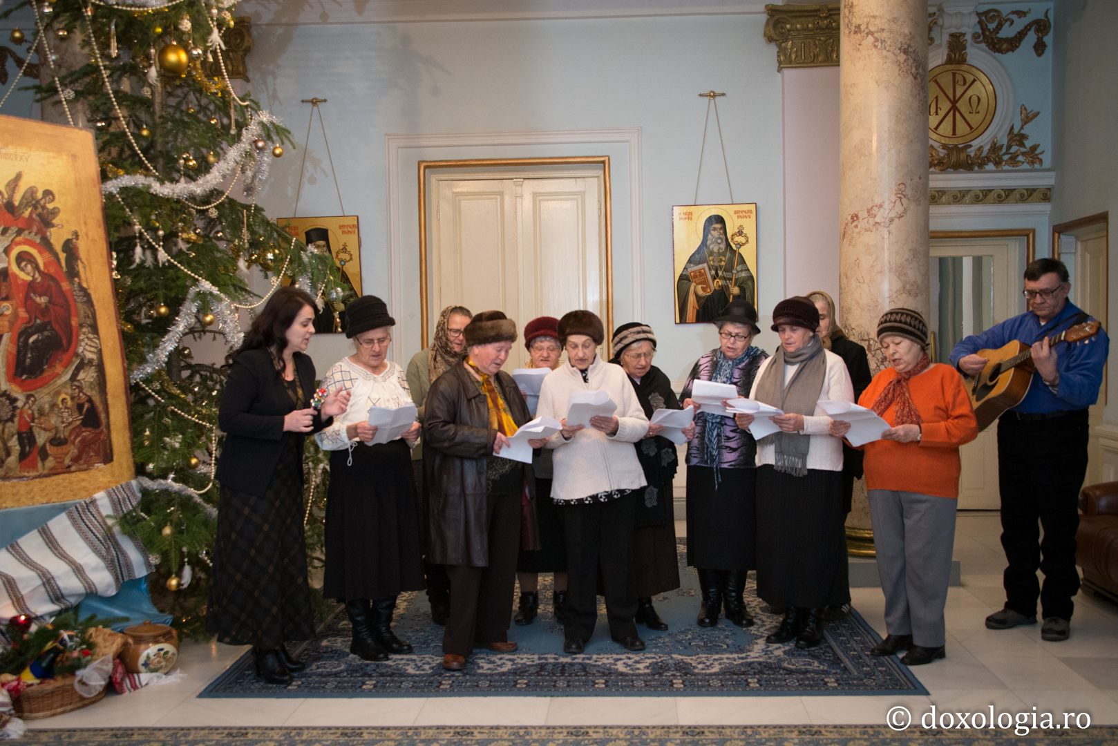 Colindători la Reședința Mitropolitană 2016 - Corul bătrânilor asistați de la Centrul de îngrijire pentru bătrâni „Sfântul Mina”