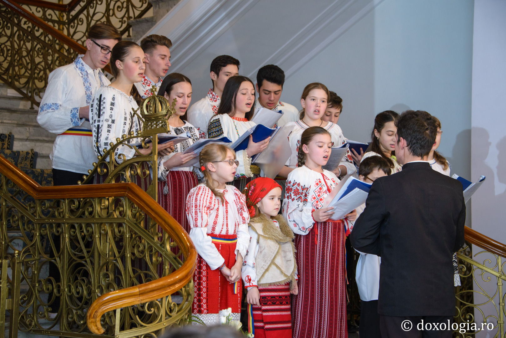 Colindători la Reședința Mitropolitană - Parohia „Sfântul Vasile” - Hârlău