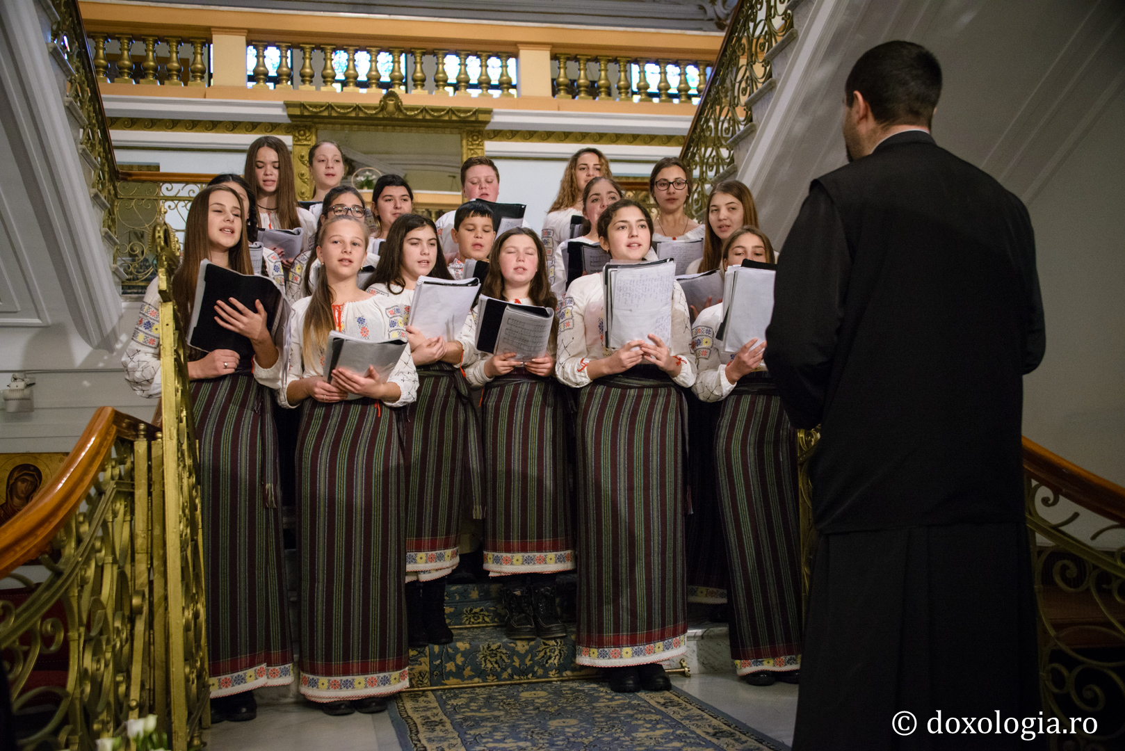 Colindători la Reședința Mitropolitană 2016 - Parohia Bâcu