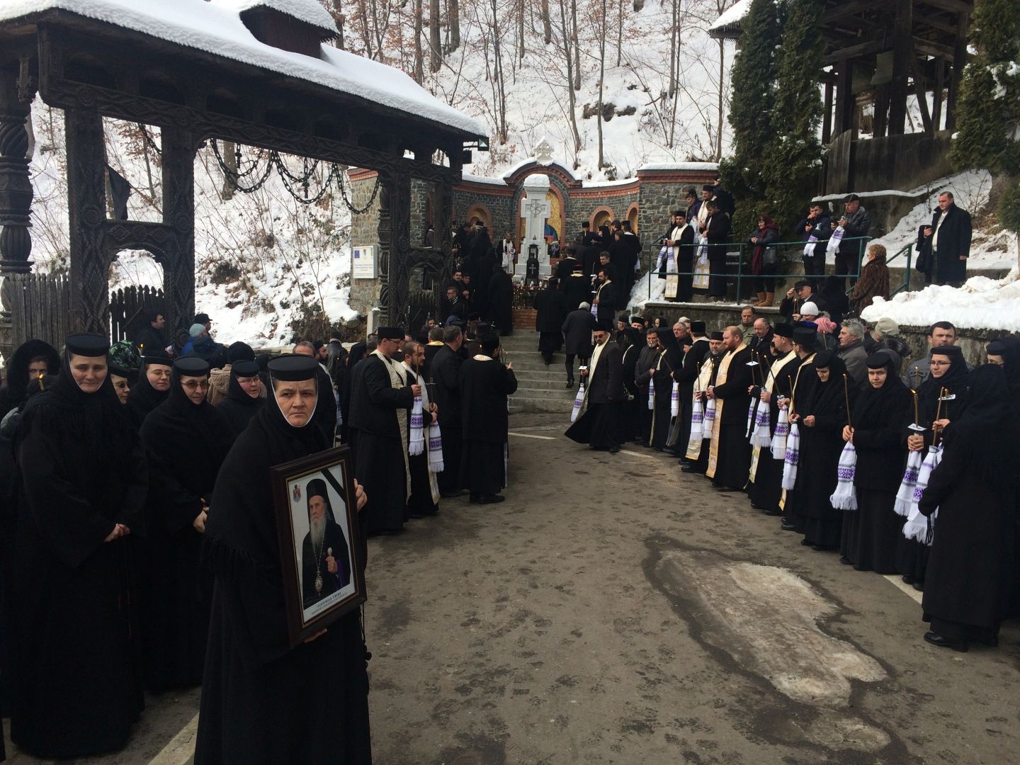 Arhiepiscopul Justinian, pomenit la 40 de zile de la trecerea în veşnicie. IPS Andrei: „A fost un mare duhovnic care a călăuzit mulţi credincioşi pe calea lui Dumnezeu”