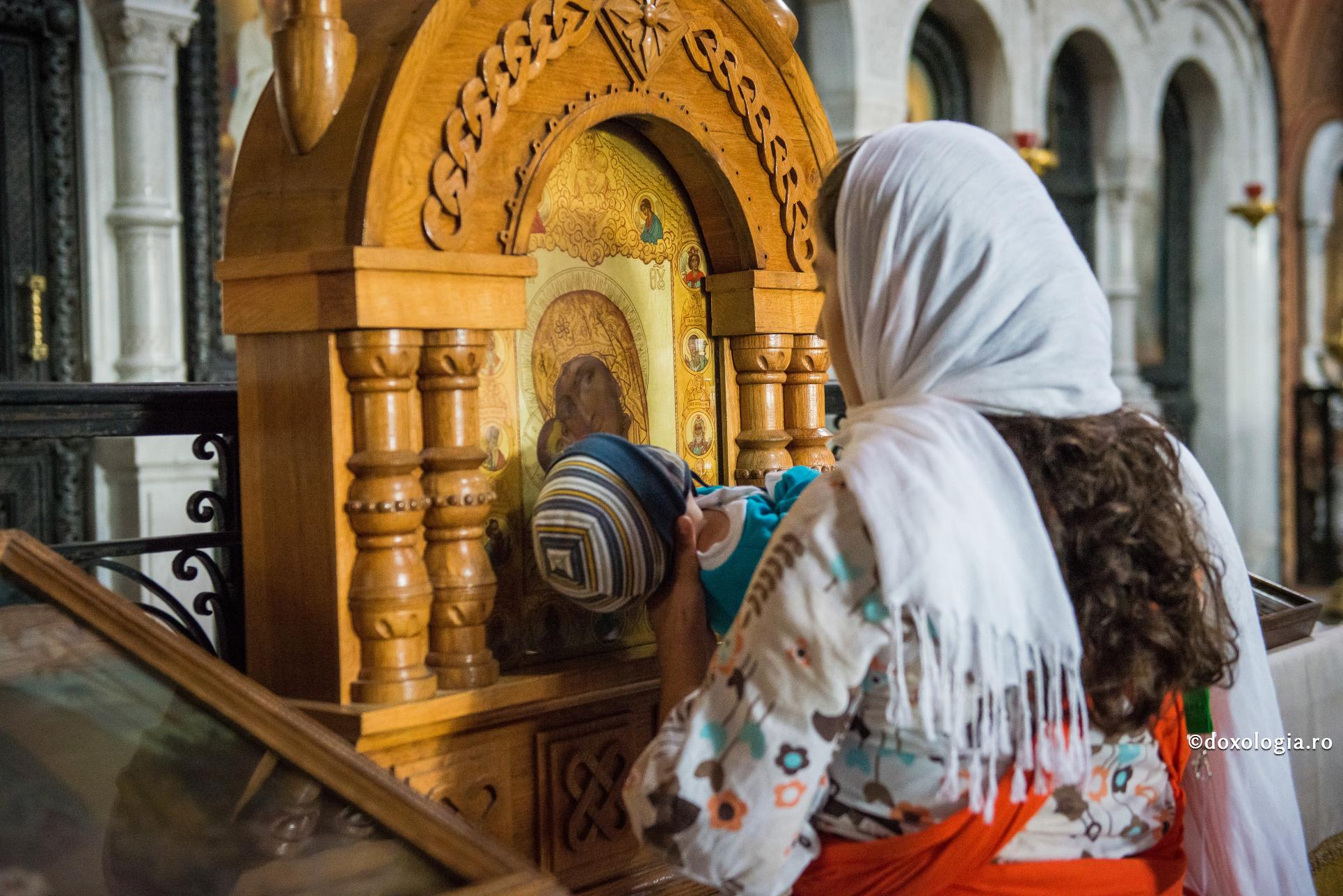 (Video) Maica Domnului – mamă pentru veșnicie