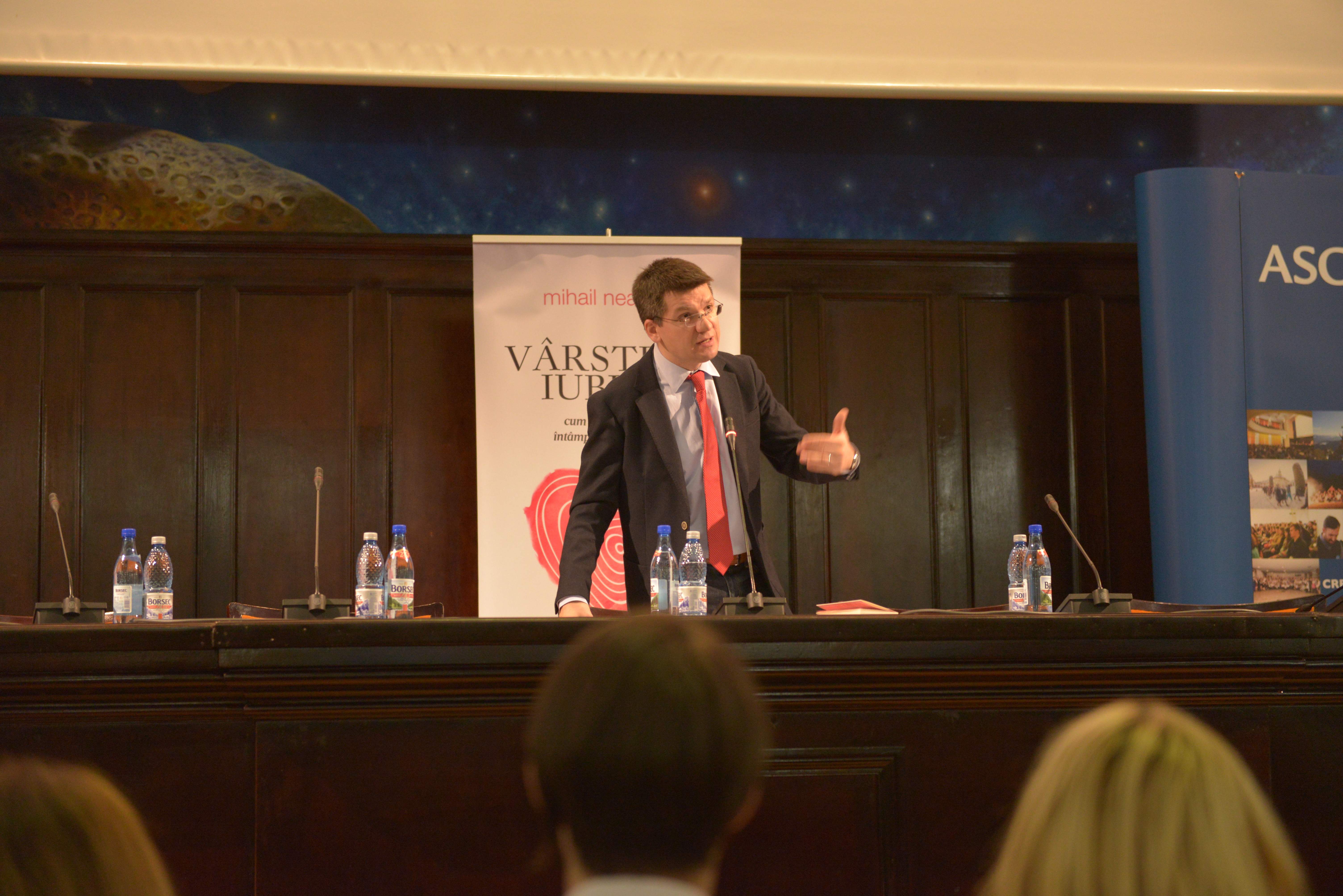 Volumul „Vârstele iubirii“ lansat la Iaşi