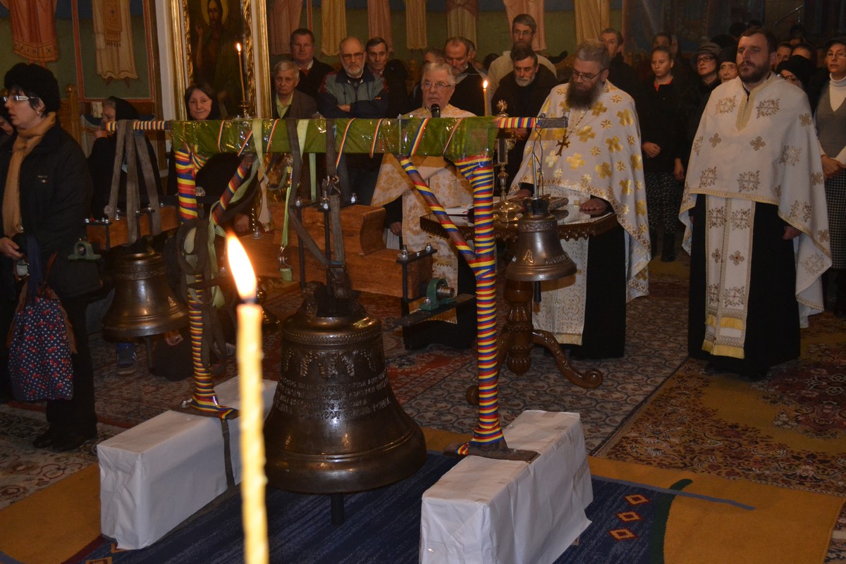 Clopote noi pentru Biserica „Sfântul Ioan Botezătorul“ din Botoşani