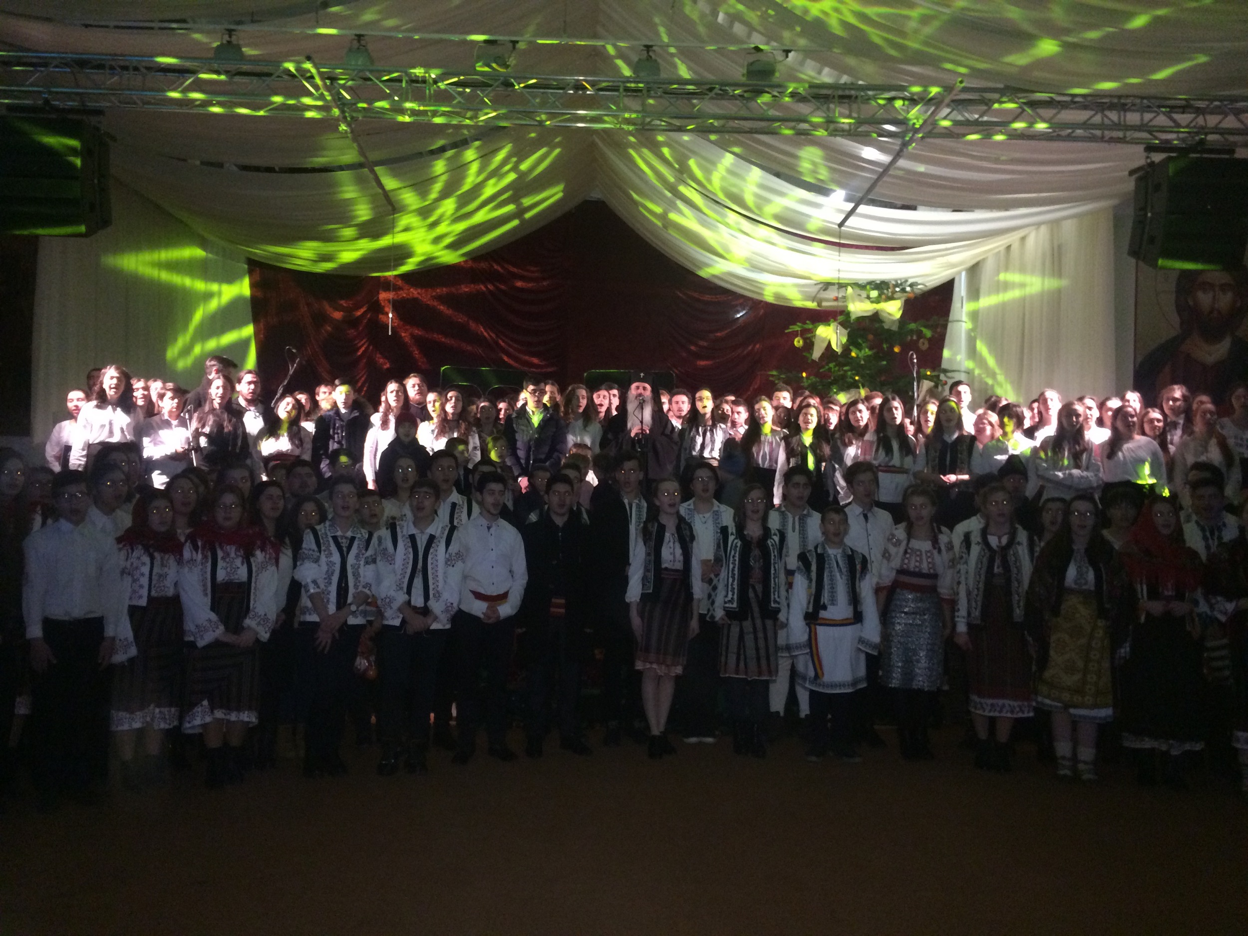 „Să vă dăruiască Dumnezeu putere să vă îmbrăcați în haine de îngeri, de păstori și de magi” „Să vă dăruiască Dumnezeu putere să vă îmbrăcați în haine de îngeri, de păstori și de magi”