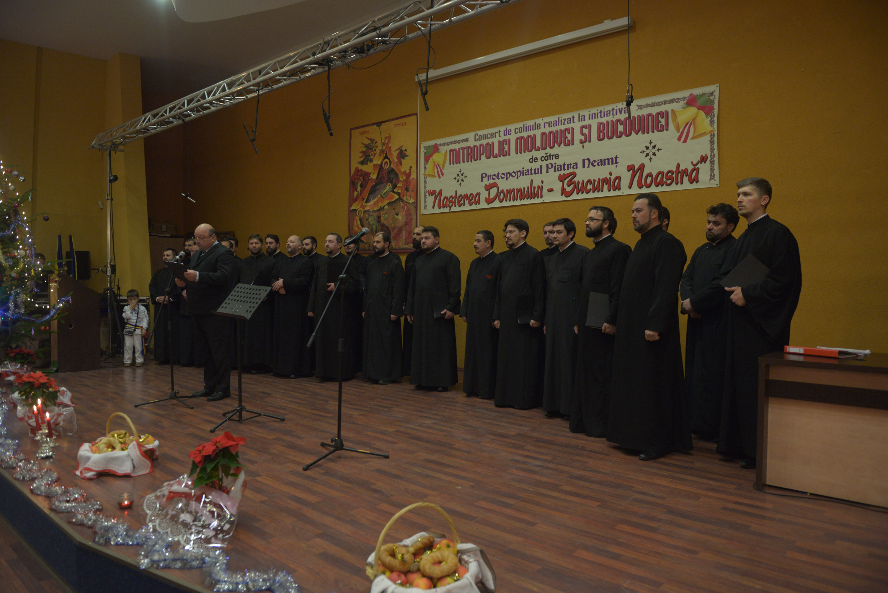 Concert de colinde la Piatra Neamț: „Putem să-L descoperim pe Hristos inclusiv prin intermediul colindelor” Concert de colinde la Piatra Neamț: „Putem să-L descoperim pe Hristos inclusiv prin intermediul colindelor”