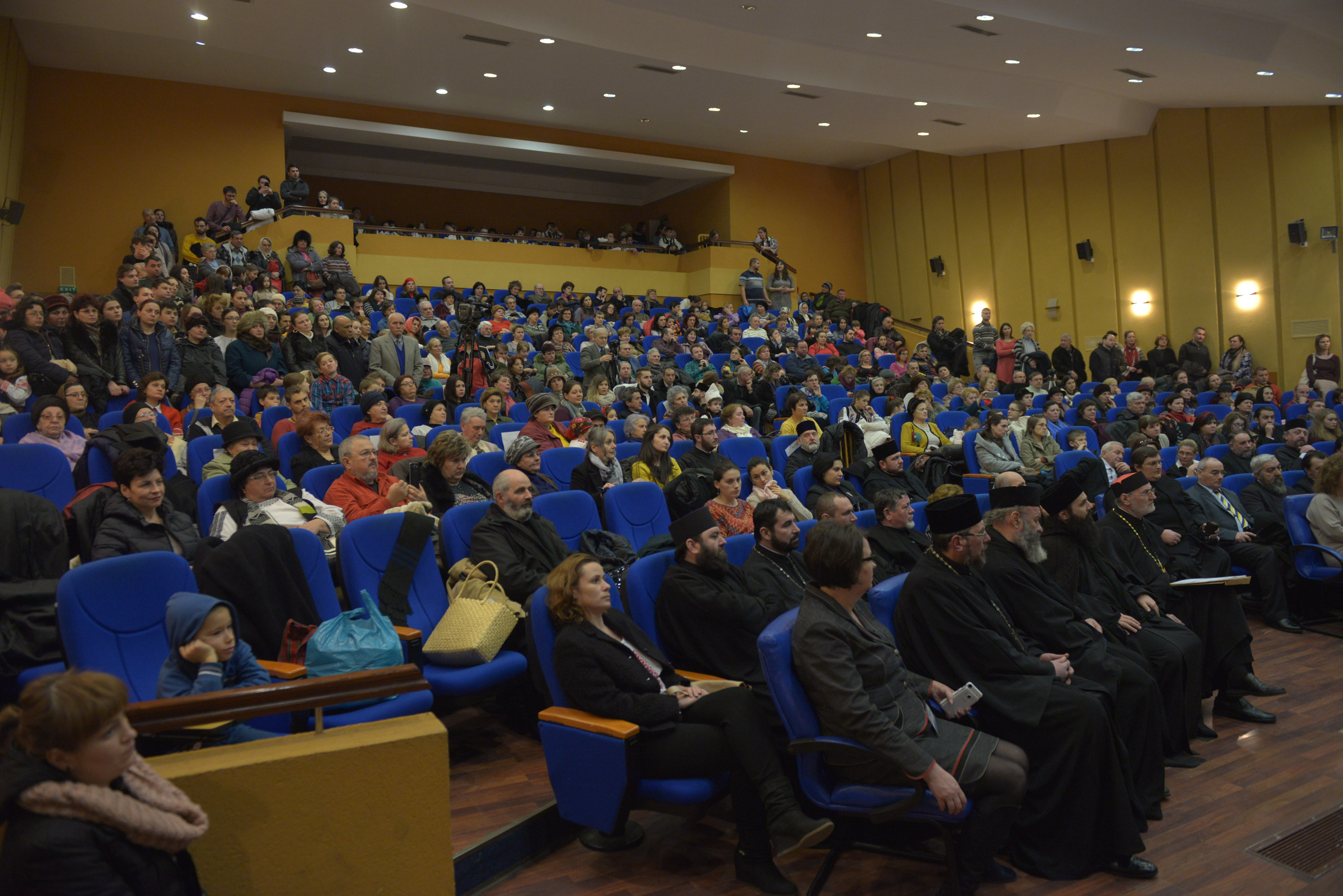 Concert de colinde la Piatra Neamț: „Putem să-L descoperim pe Hristos inclusiv prin intermediul colindelor” Concert de colinde la Piatra Neamț: „Putem să-L descoperim pe Hristos inclusiv prin intermediul colindelor”