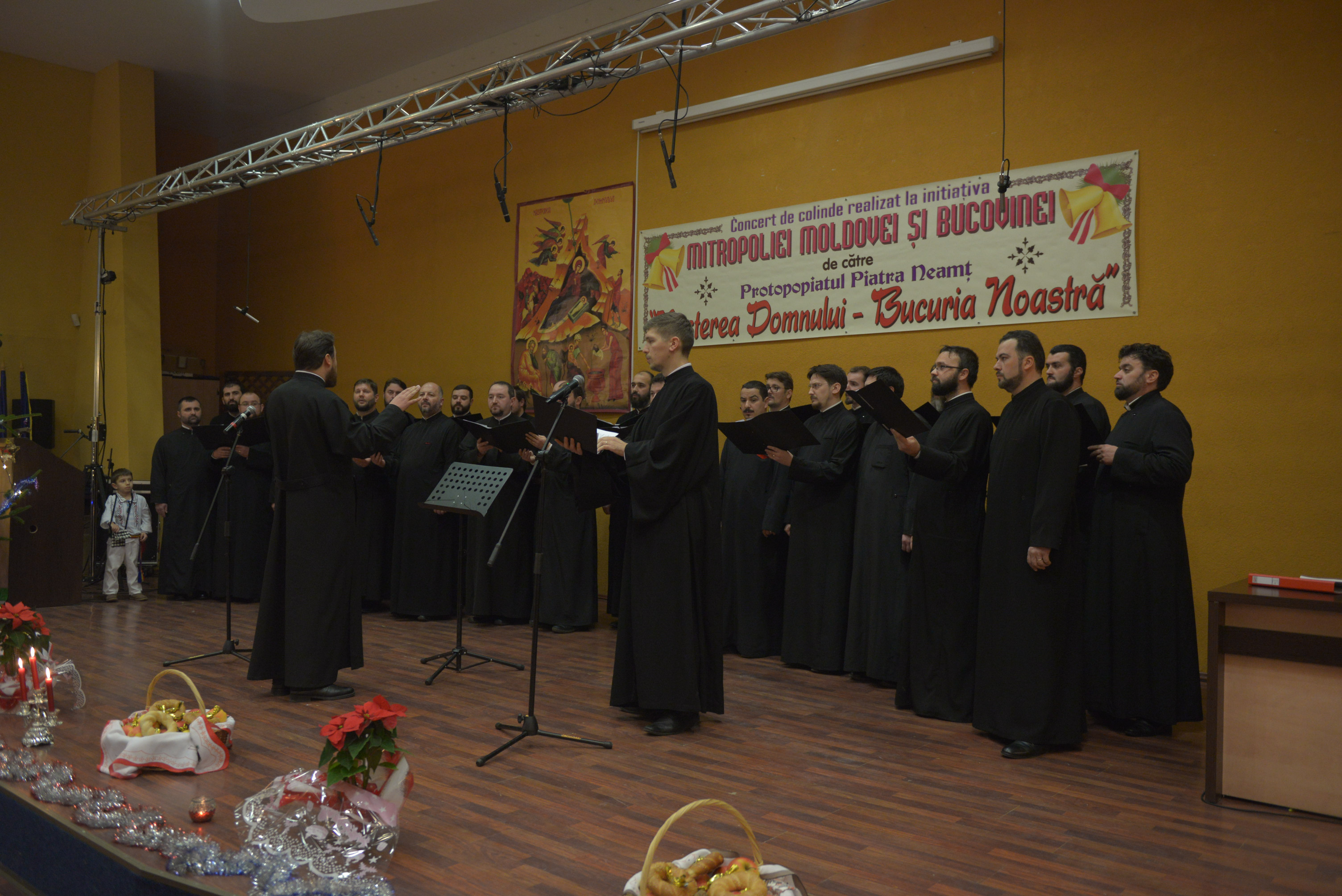 Concert de colinde la Piatra Neamț: „Putem să-L descoperim pe Hristos inclusiv prin intermediul colindelor” Concert de colinde la Piatra Neamț: „Putem să-L descoperim pe Hristos inclusiv prin intermediul colindelor”